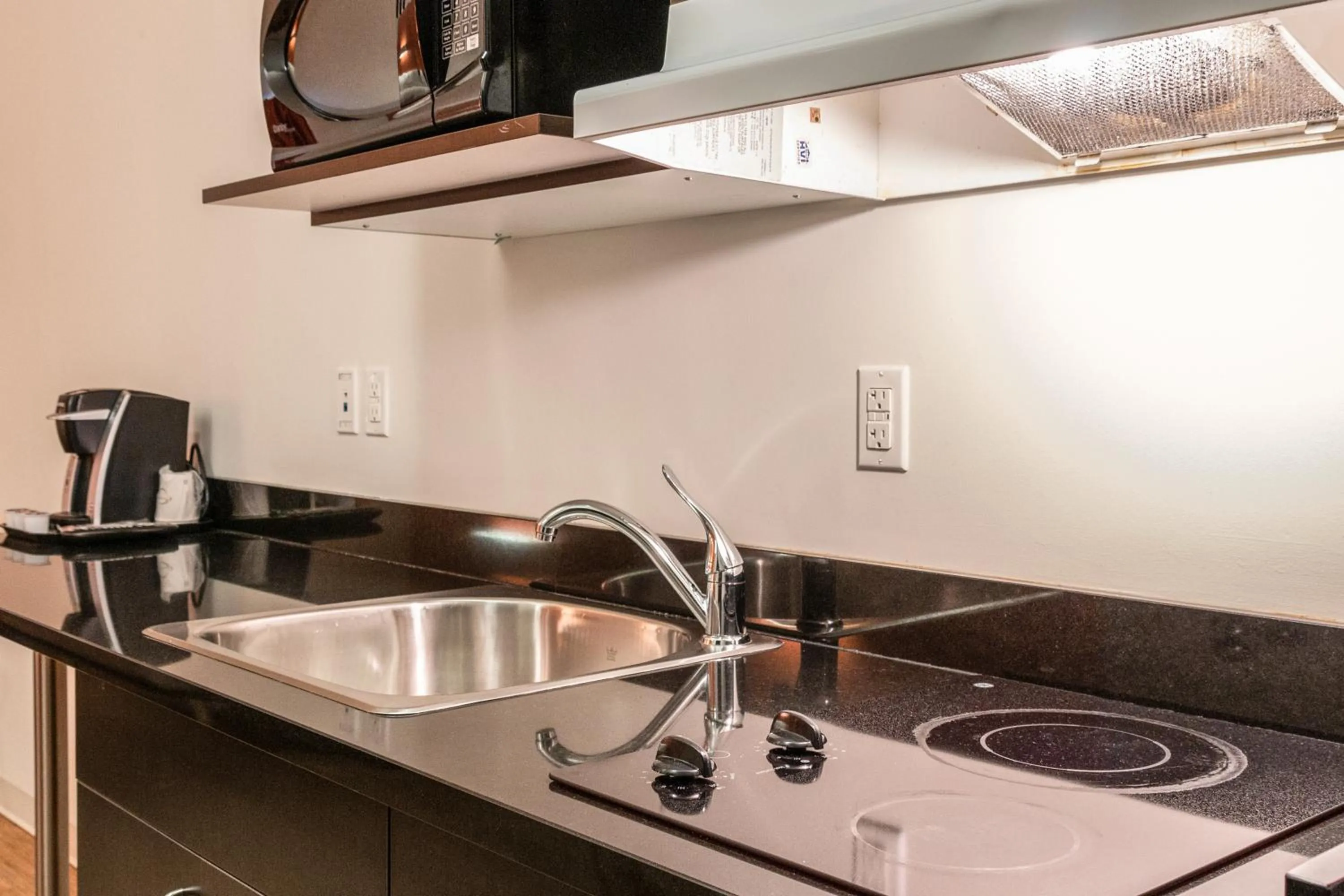 Kitchen or kitchenette in Motel 6-Headingley, MB - Winnipeg West
