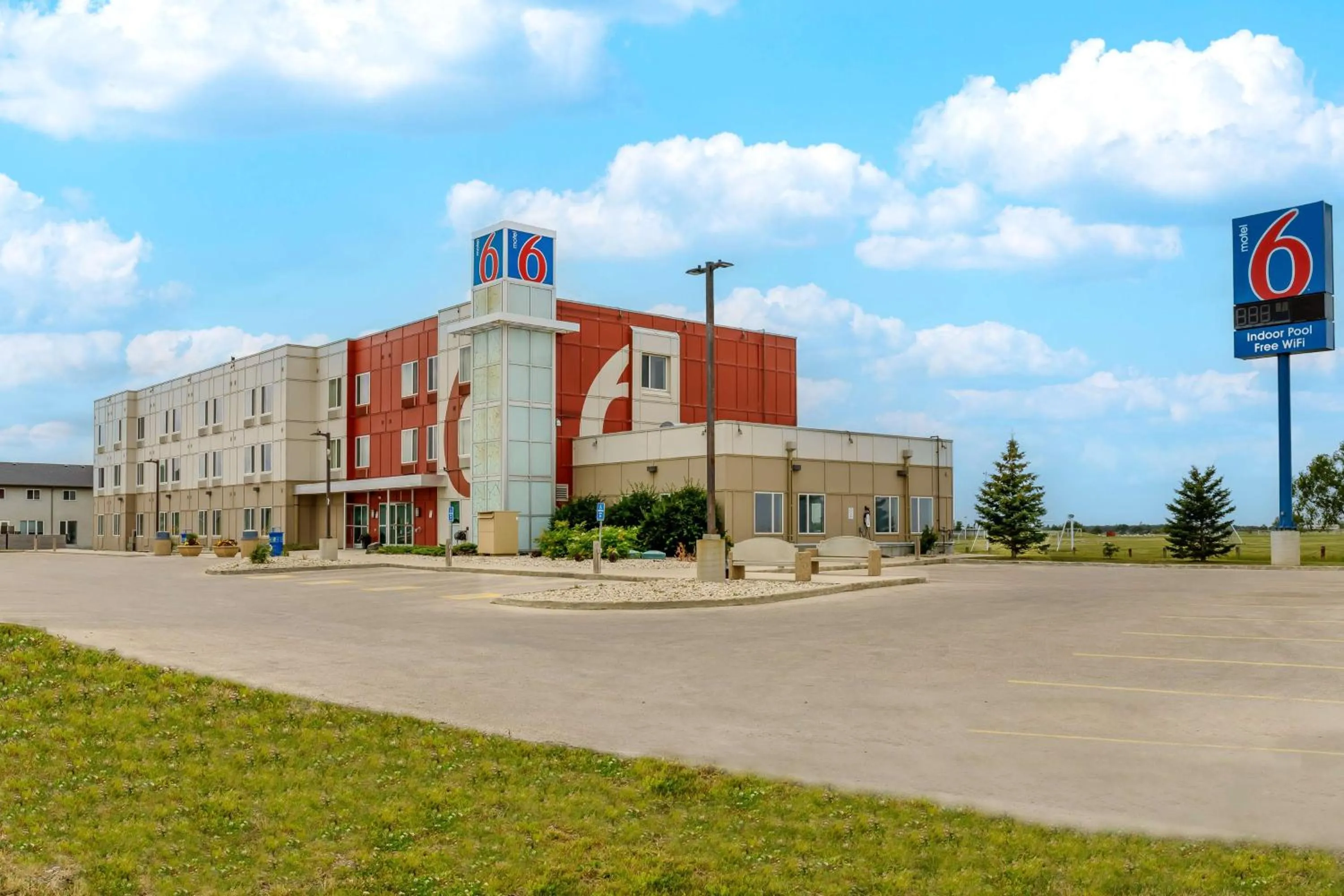 Property building in Motel 6-Headingley, MB - Winnipeg West