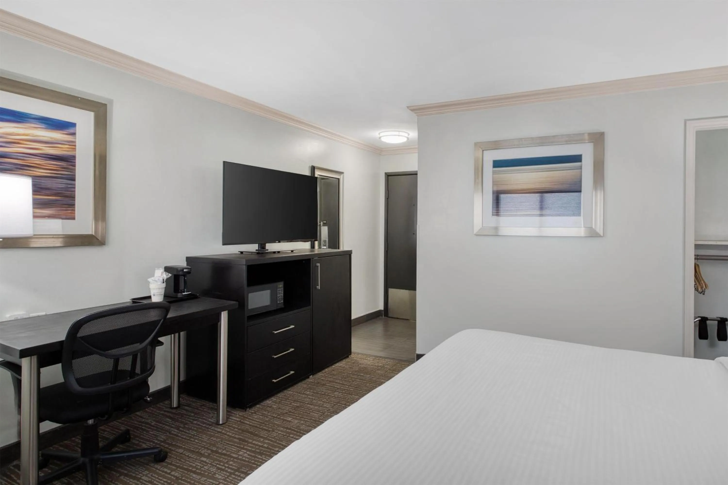 Bedroom, Bed in Best Western Webster Hotel, NASA