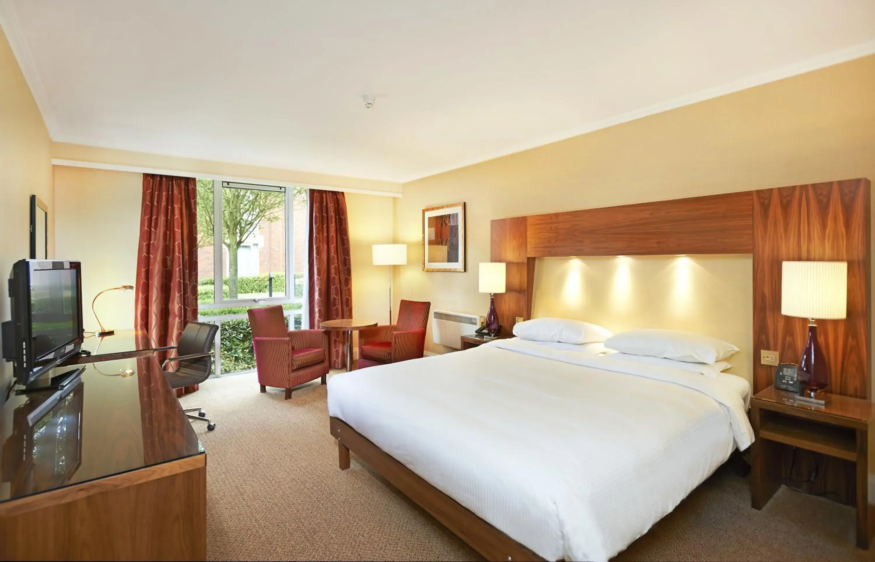 King Deluxe Room in Orida Maidstone King Deluxe Room in Orida Maidstone