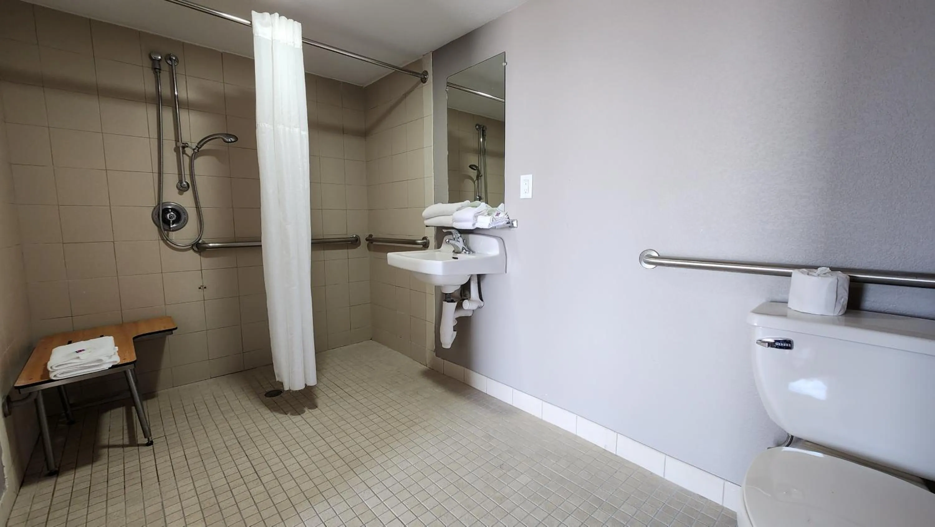 Bathroom in Motel 6-Webster, TX - Houston - Nasa Lake