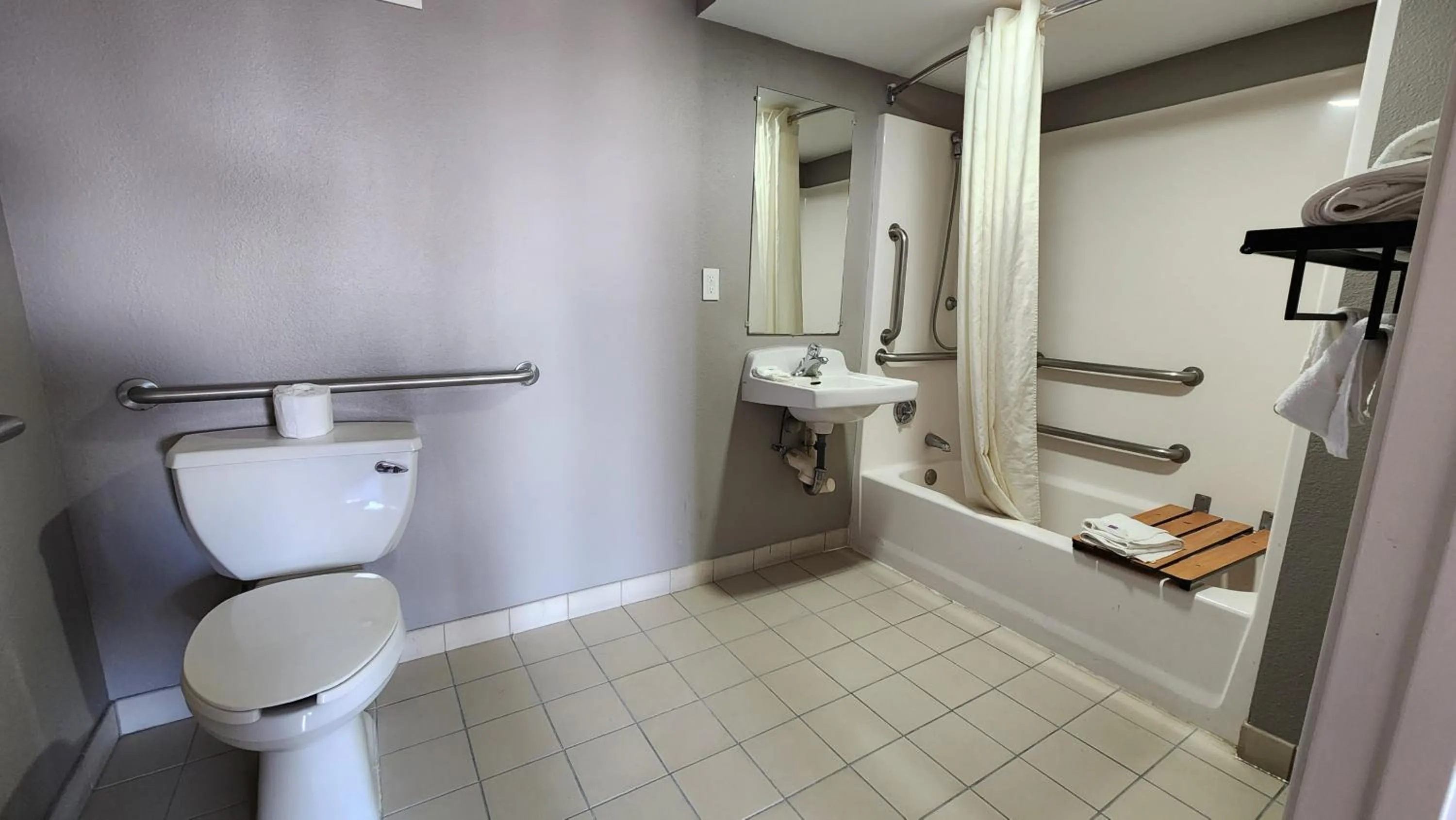 Bathroom in Motel 6-Webster, TX - Houston - Nasa Lake