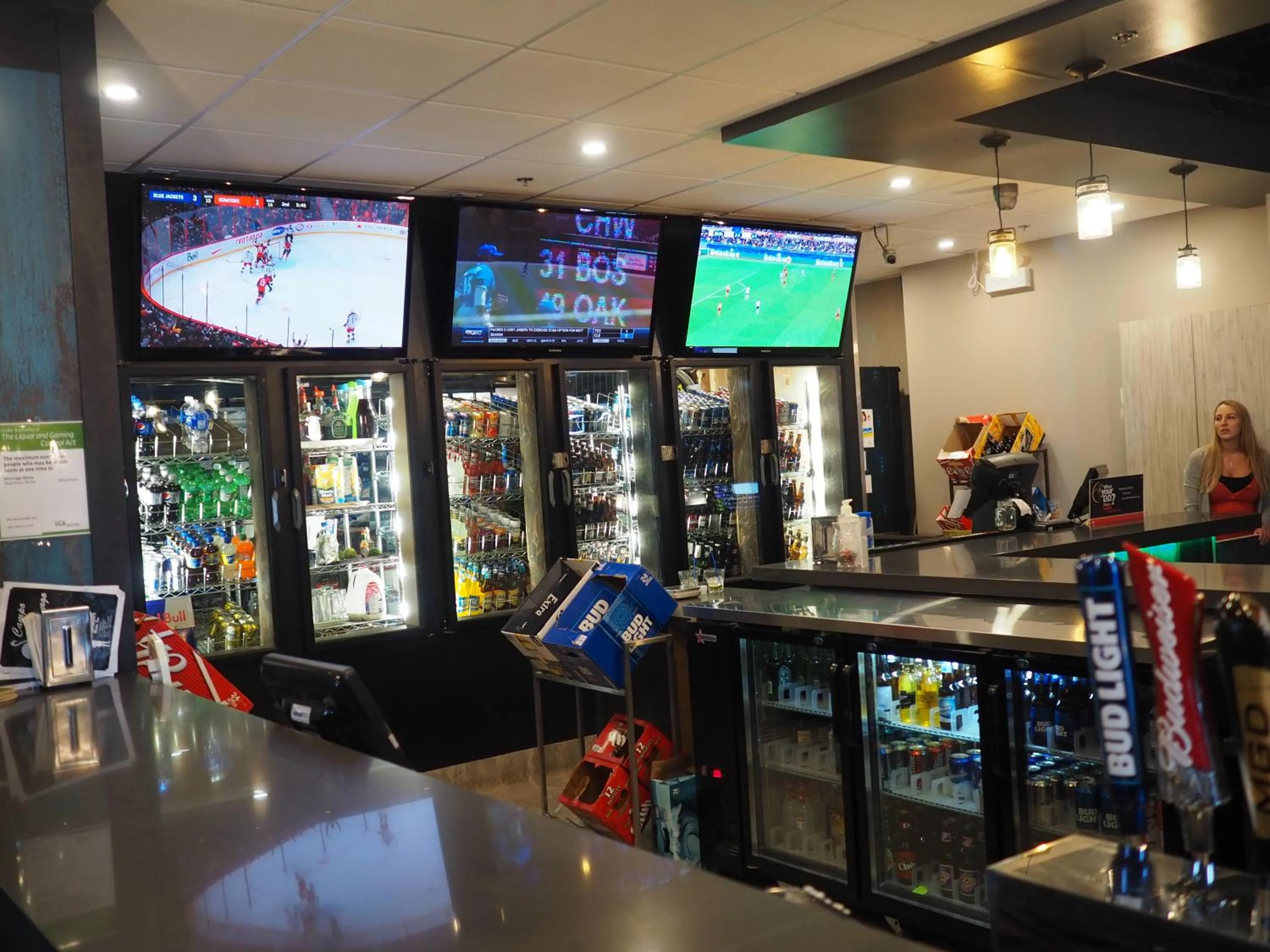 Lounge or bar in The Cavalier Inn