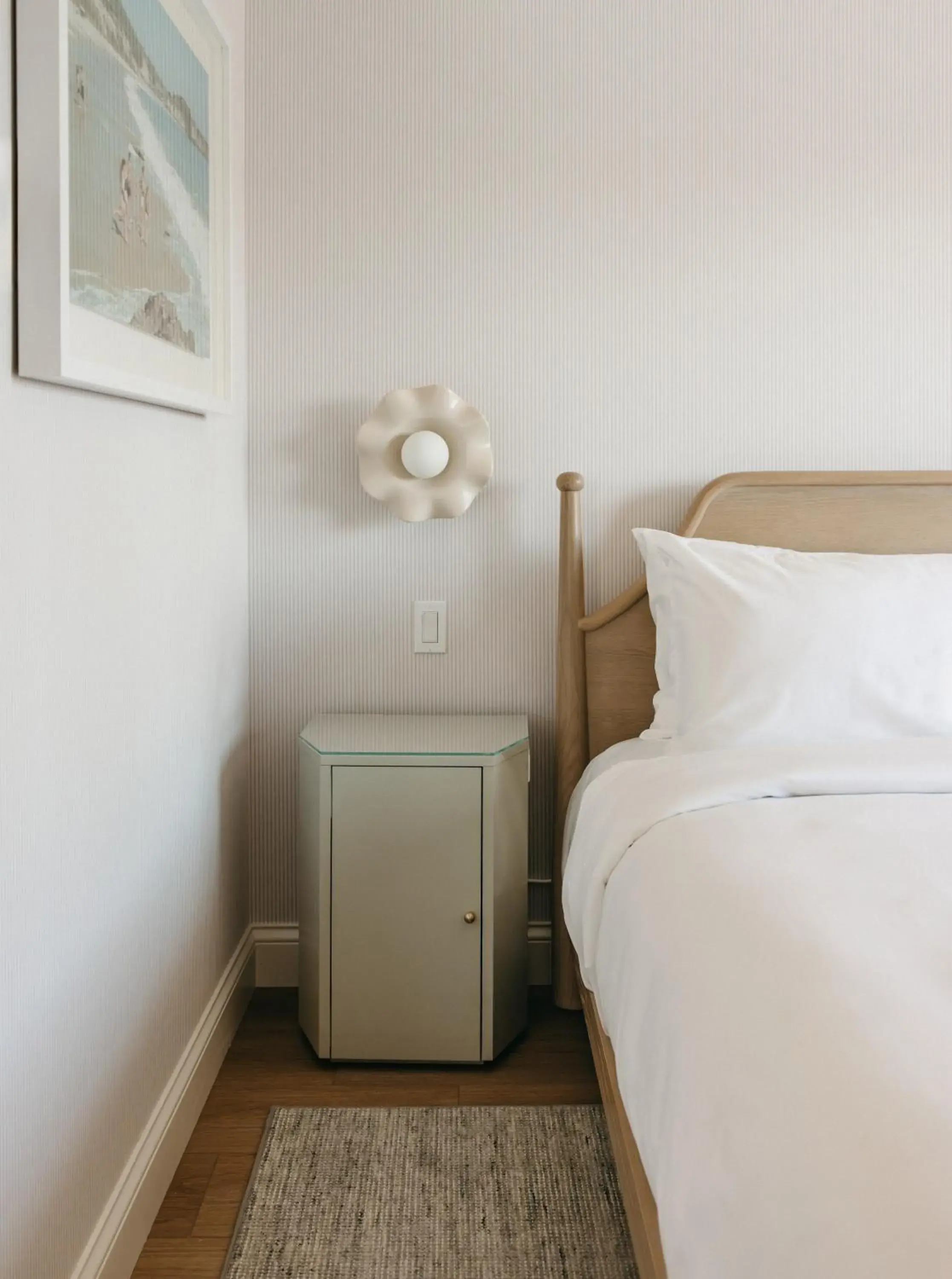 King Room with Roll-In Shower - Disability Access in Bay Shores Peninsula Hotel King Room with Roll-In Shower - Disability Access in Bay Shores Peninsula Hotel