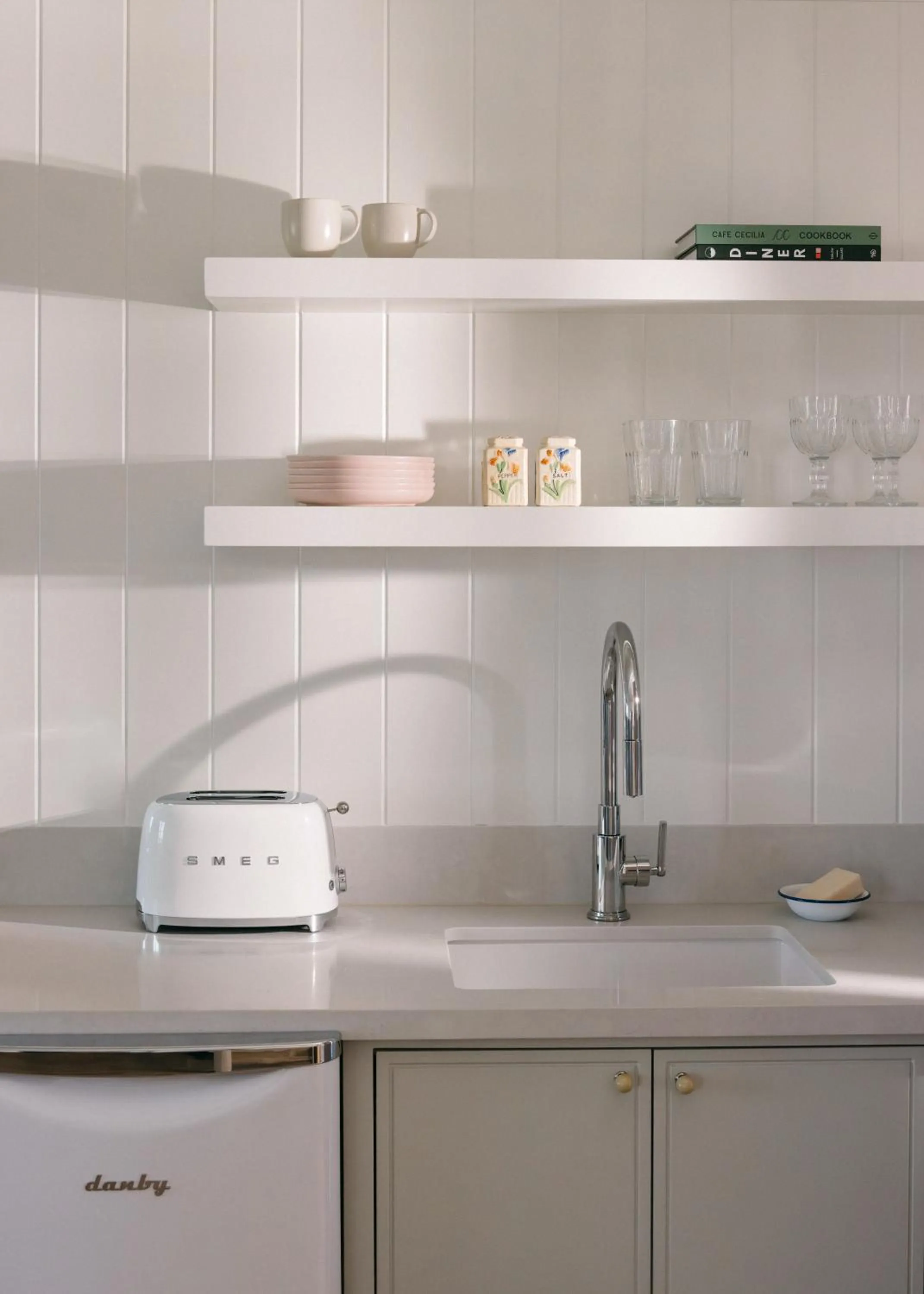 Kitchen or kitchenette in Bay Shores Peninsula Hotel