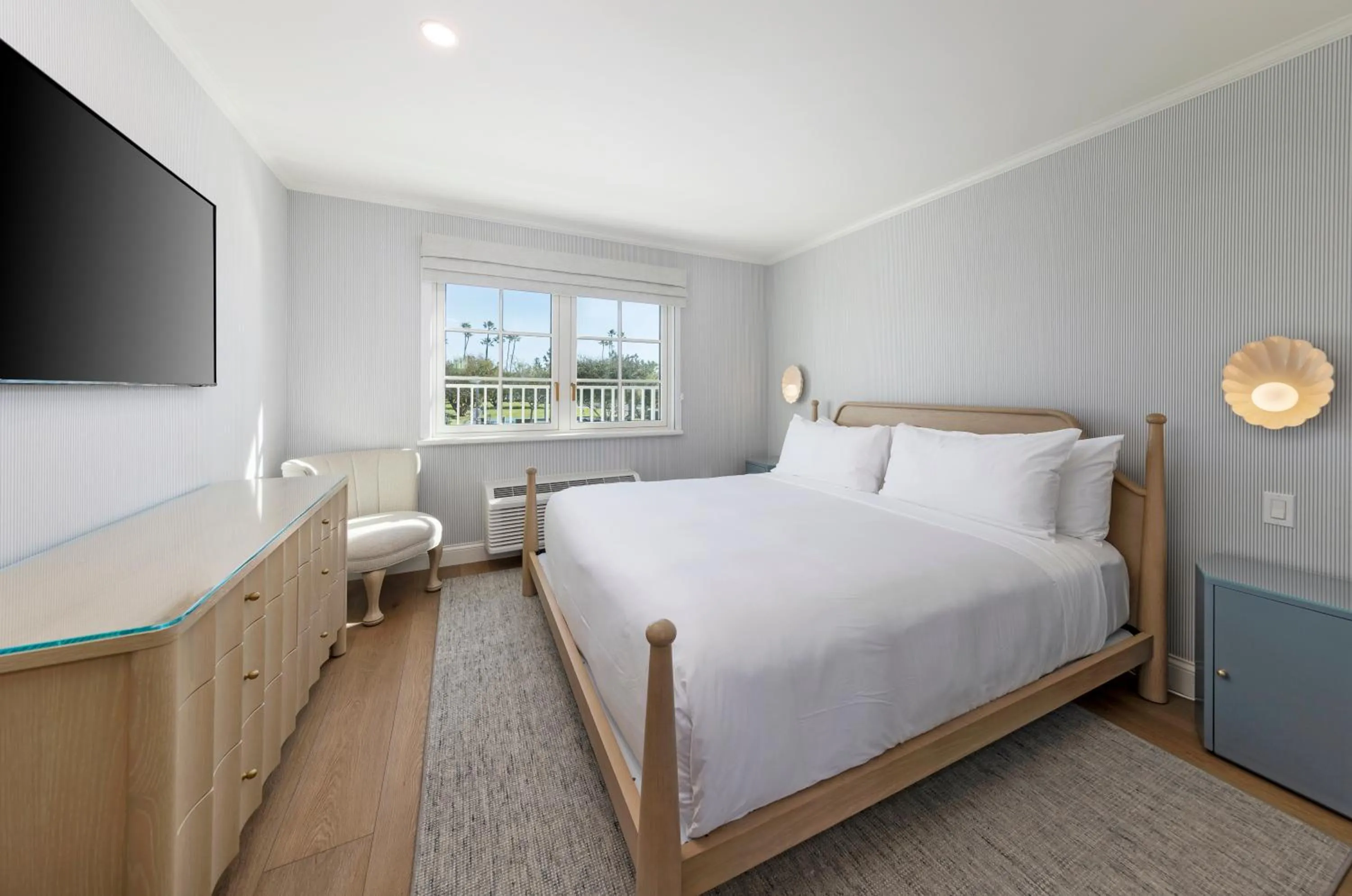 View (from property/room), Bed in Bay Shores Peninsula Hotel