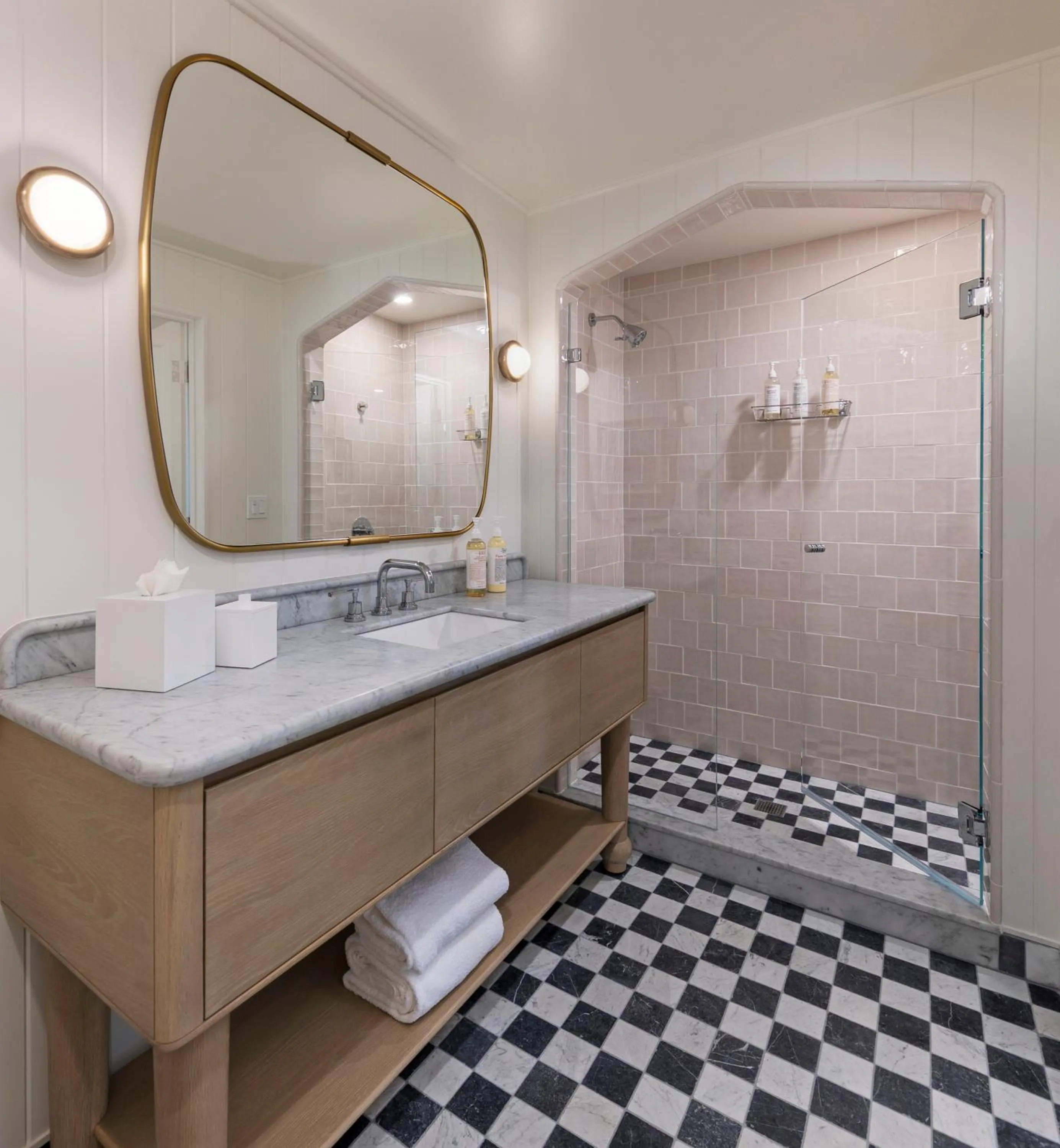 Bathroom in Bay Shores Peninsula Hotel
