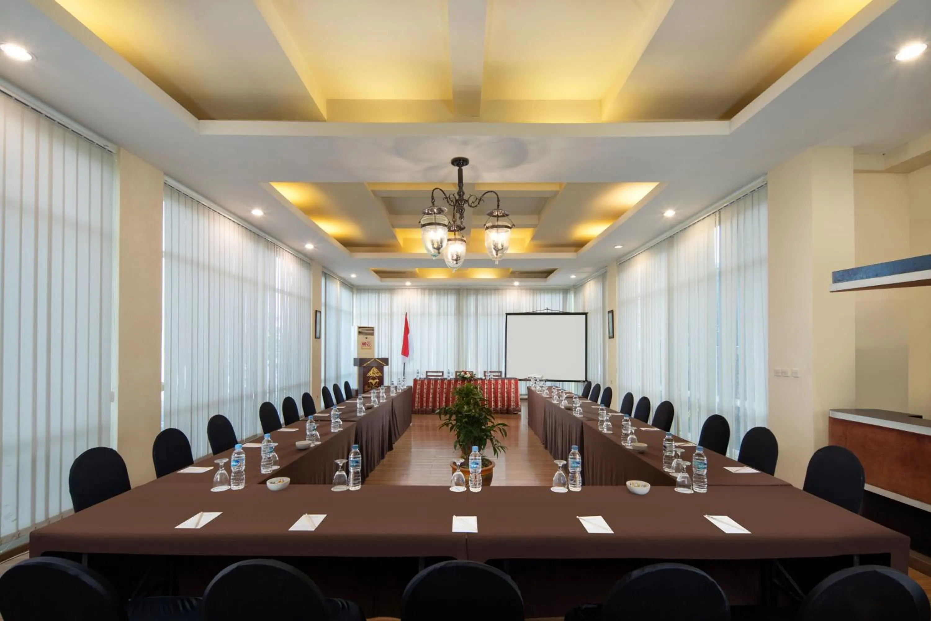 Meeting/conference room in Royal Hotel and Convention Tretes