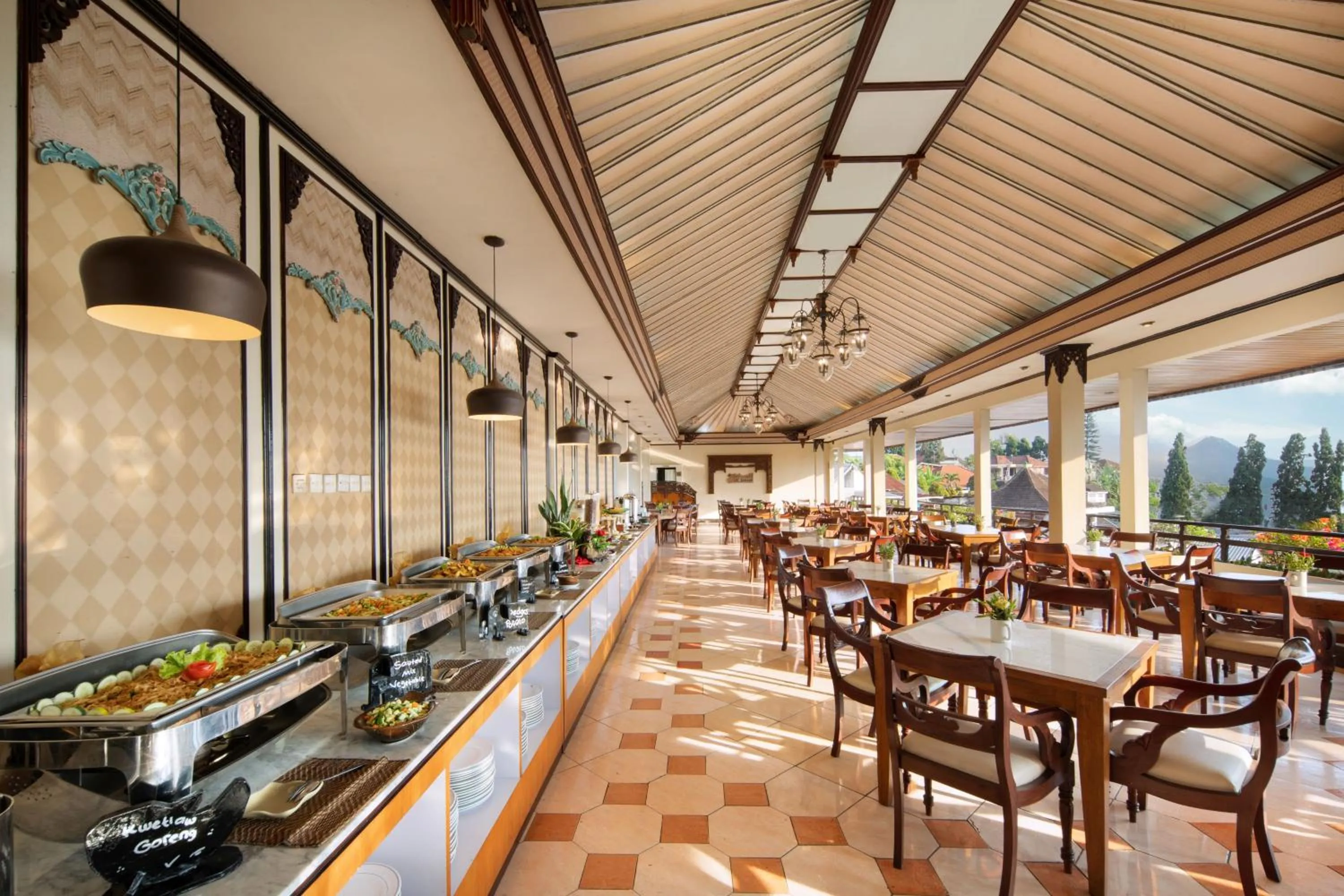 Restaurant/places to eat in Royal Hotel and Convention Tretes