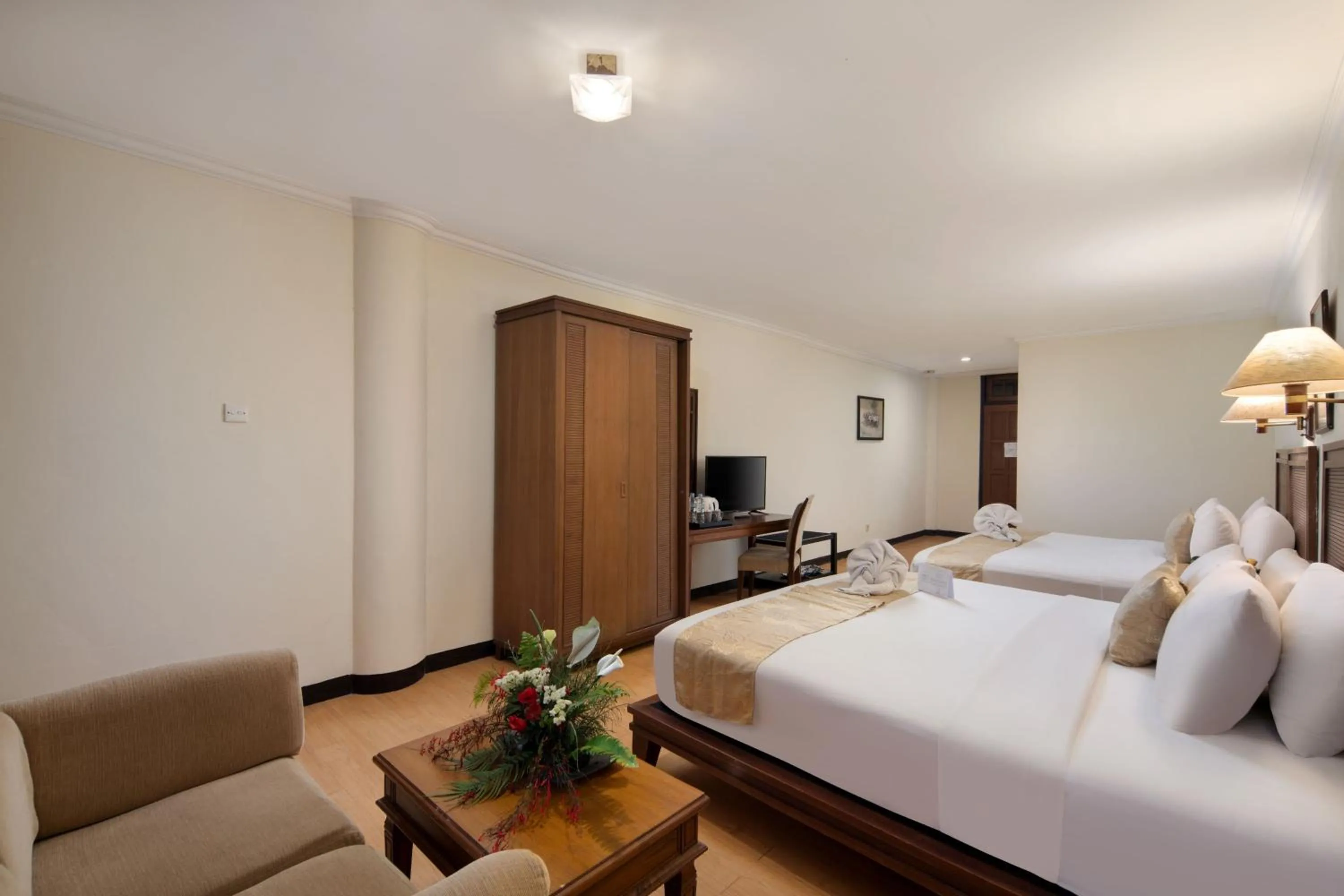 Bed in Royal Hotel and Convention Tretes