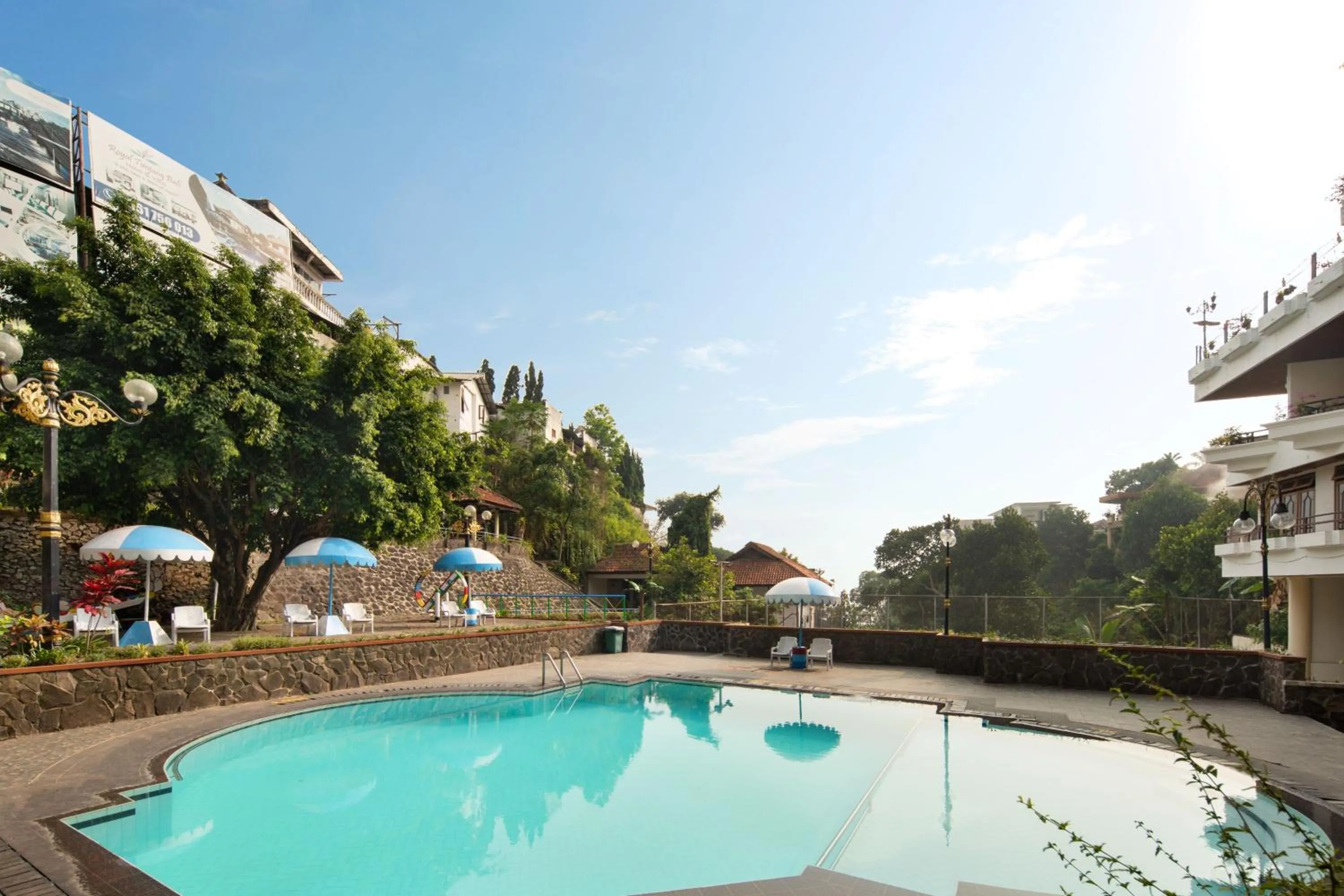 Swimming pool in Royal Hotel and Convention Tretes