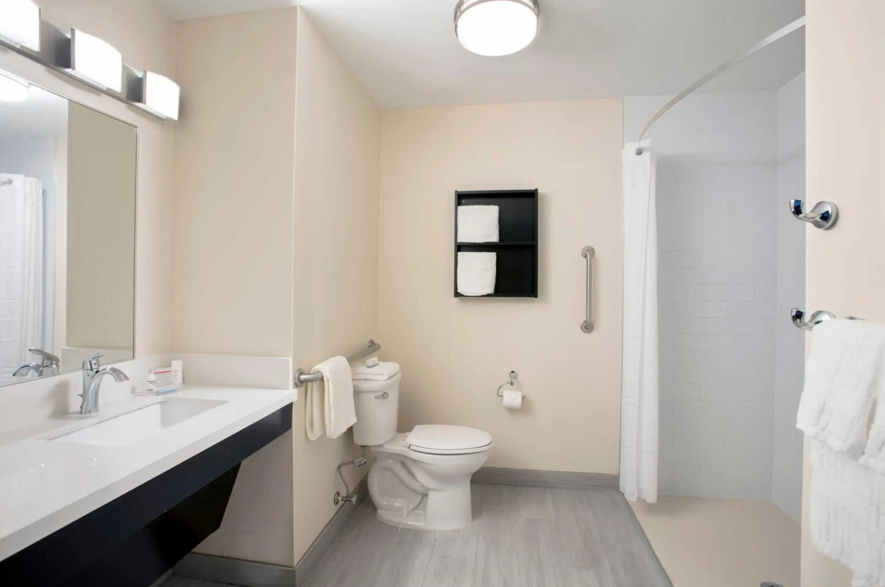Queen Room with Accessible Roll-in Shower - Nonsmoking in Candlewood Suites - Miami Exec Airport - Kendall by IHG Queen Room with Accessible Roll-in Shower - Nonsmoking in Candlewood Suites - Miami Exec Airport - Kendall by IHG