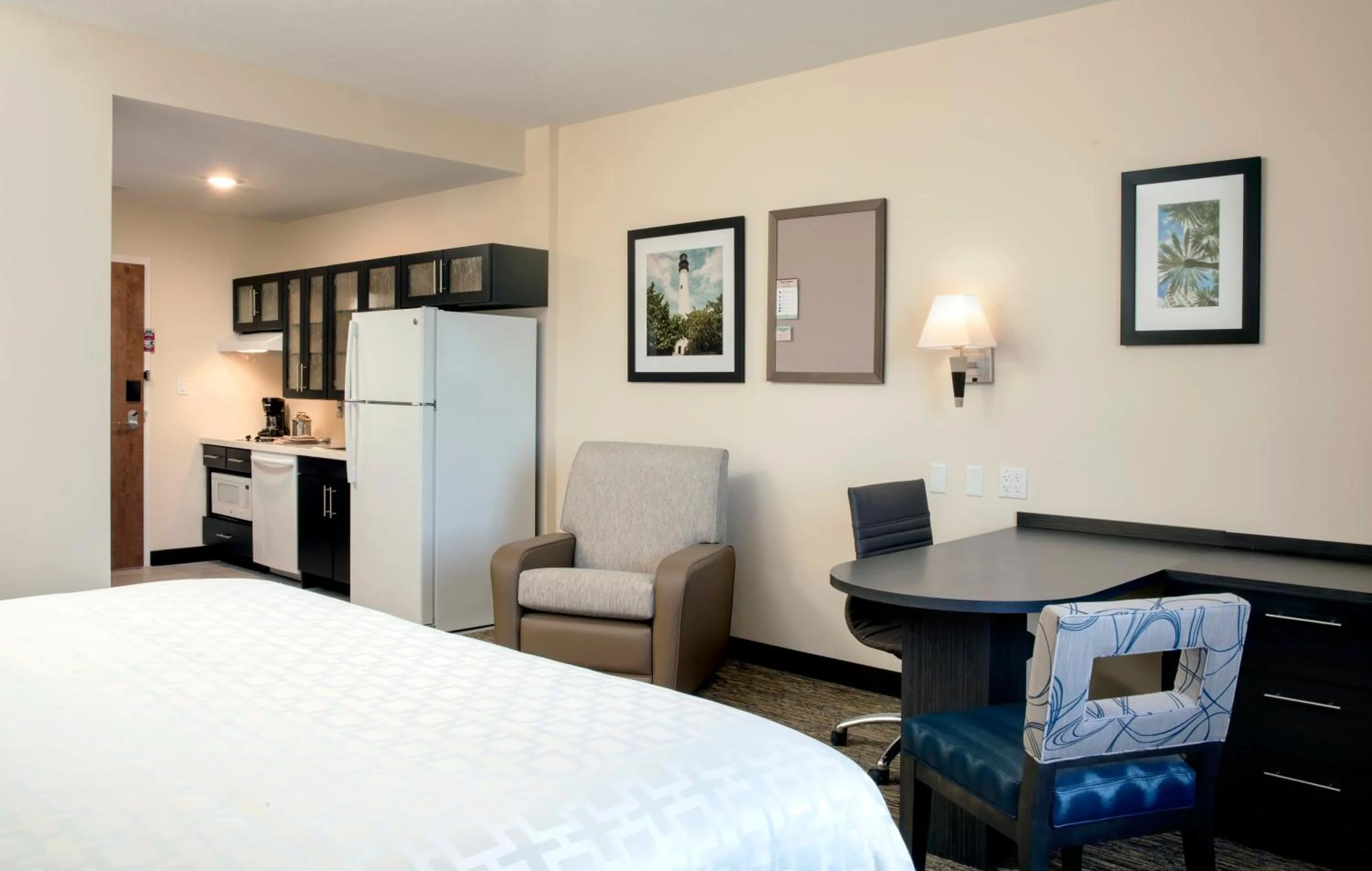 Photo of the whole room, Bed in Candlewood Suites - Miami Exec Airport - Kendall by IHG