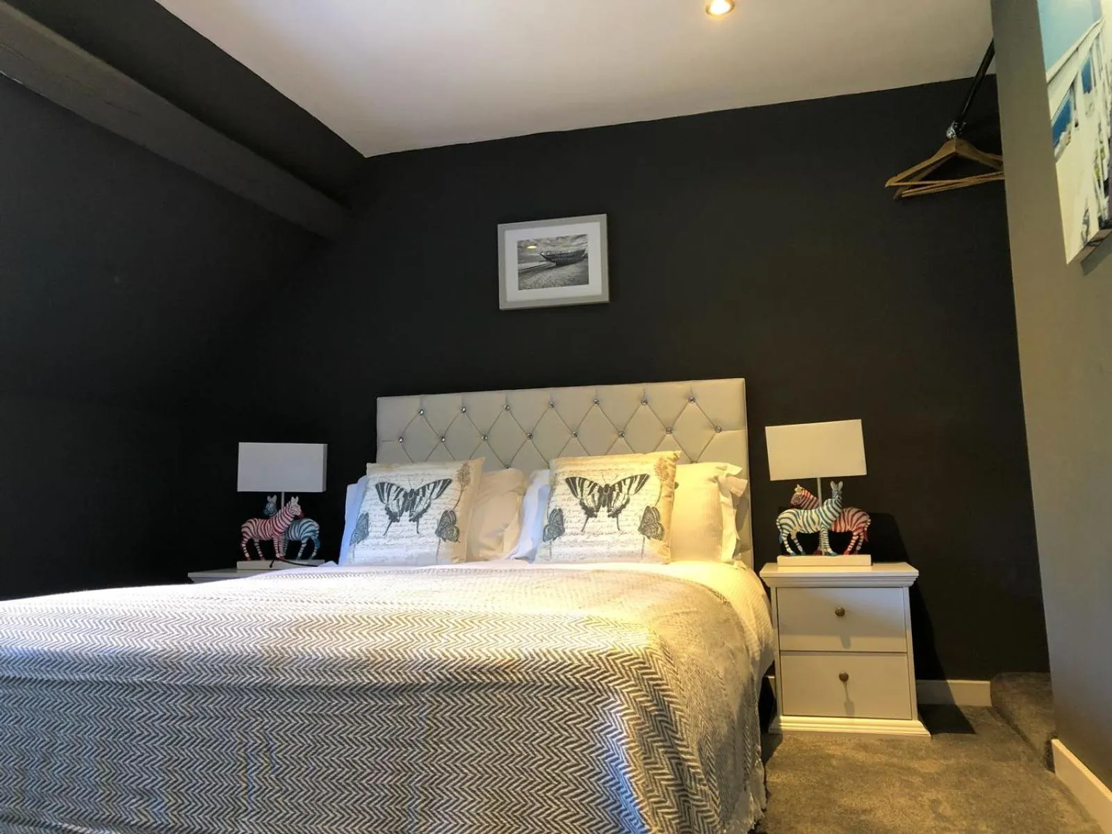 Bedroom, Bed in Old Fleece Apartments