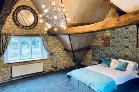 Bedroom, Bed in Old Fleece Apartments