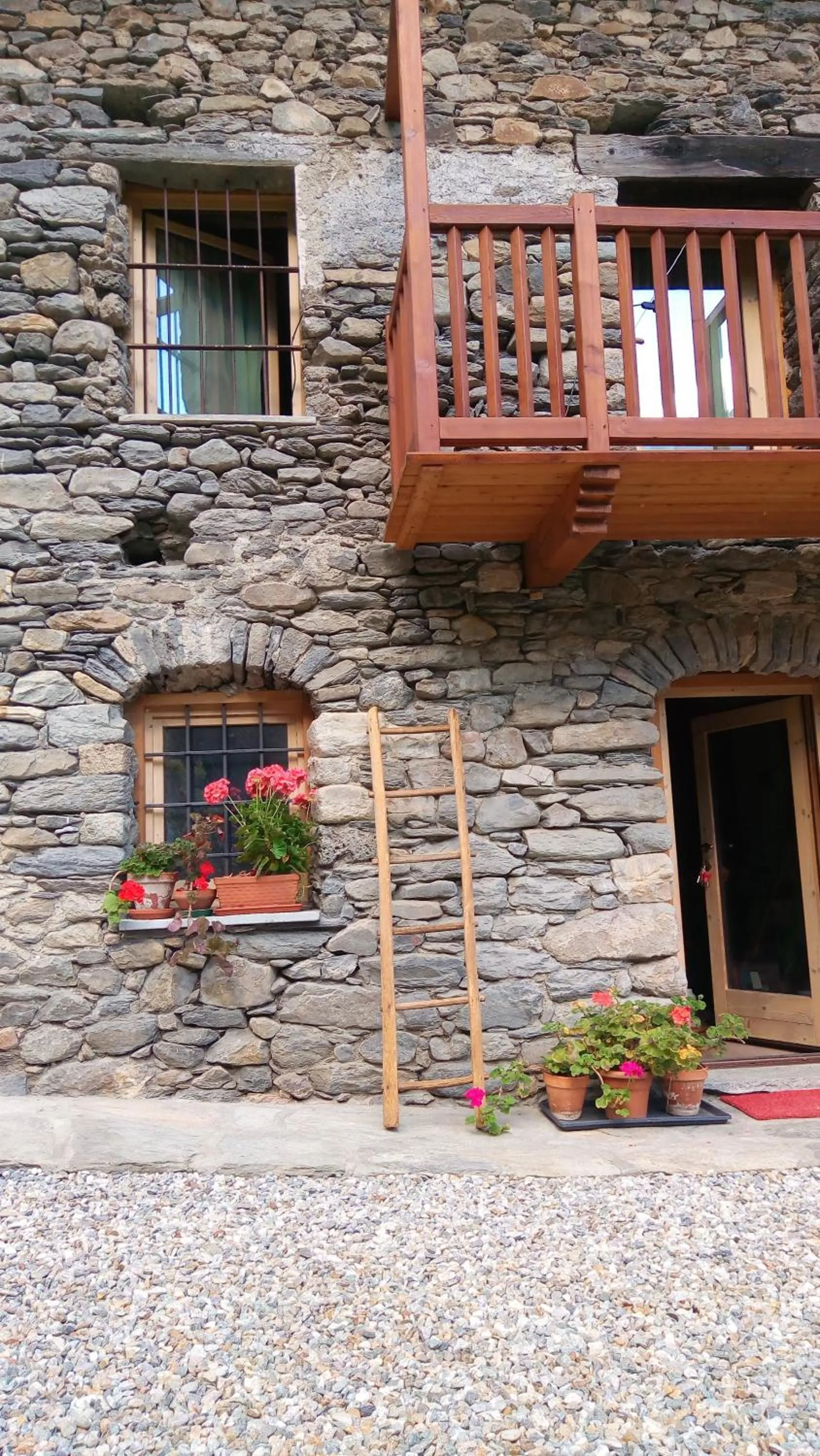 Facade/entrance in Nuit a Pleiney