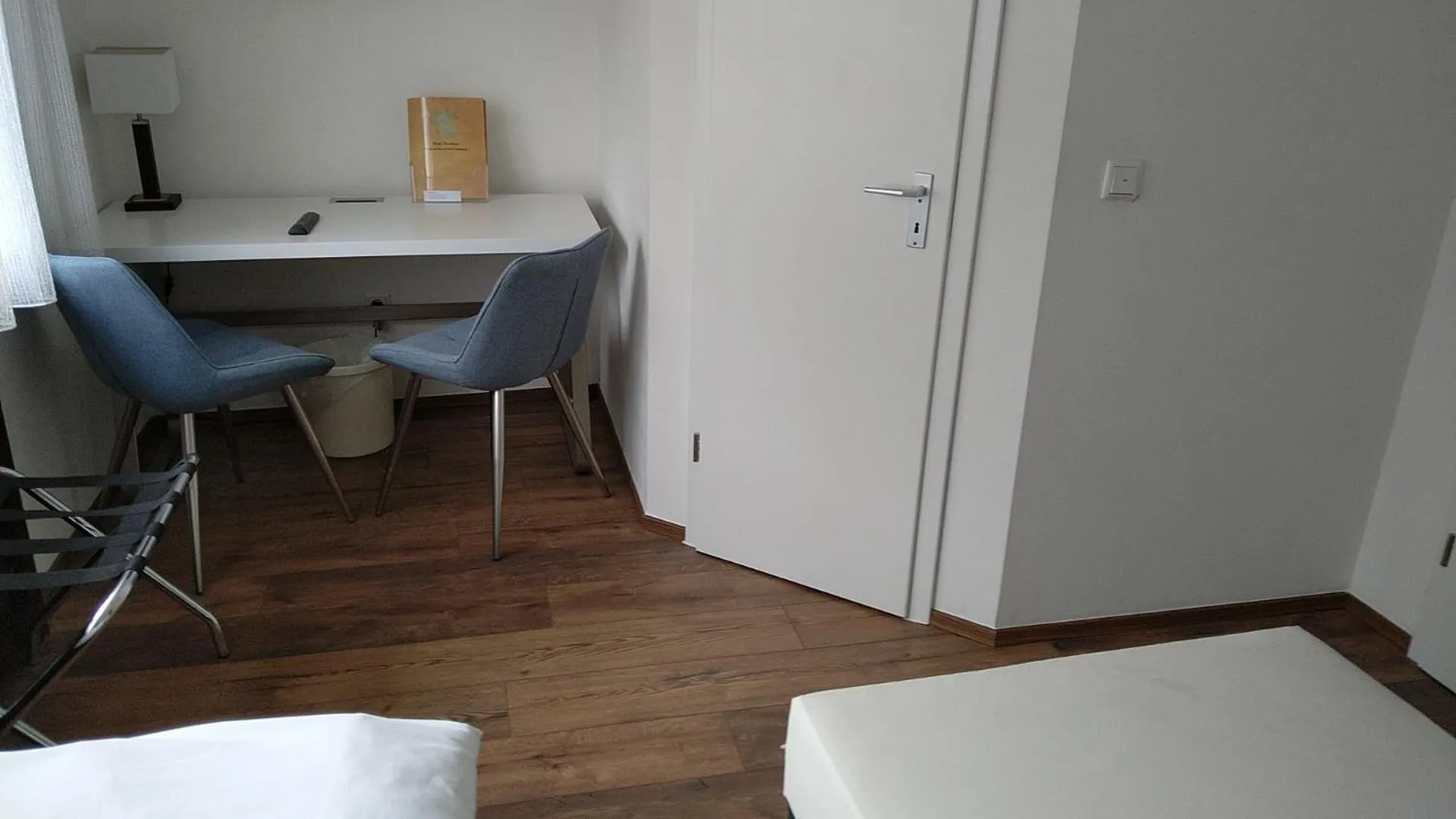 Bedroom, Bed in Hotel Zentrum