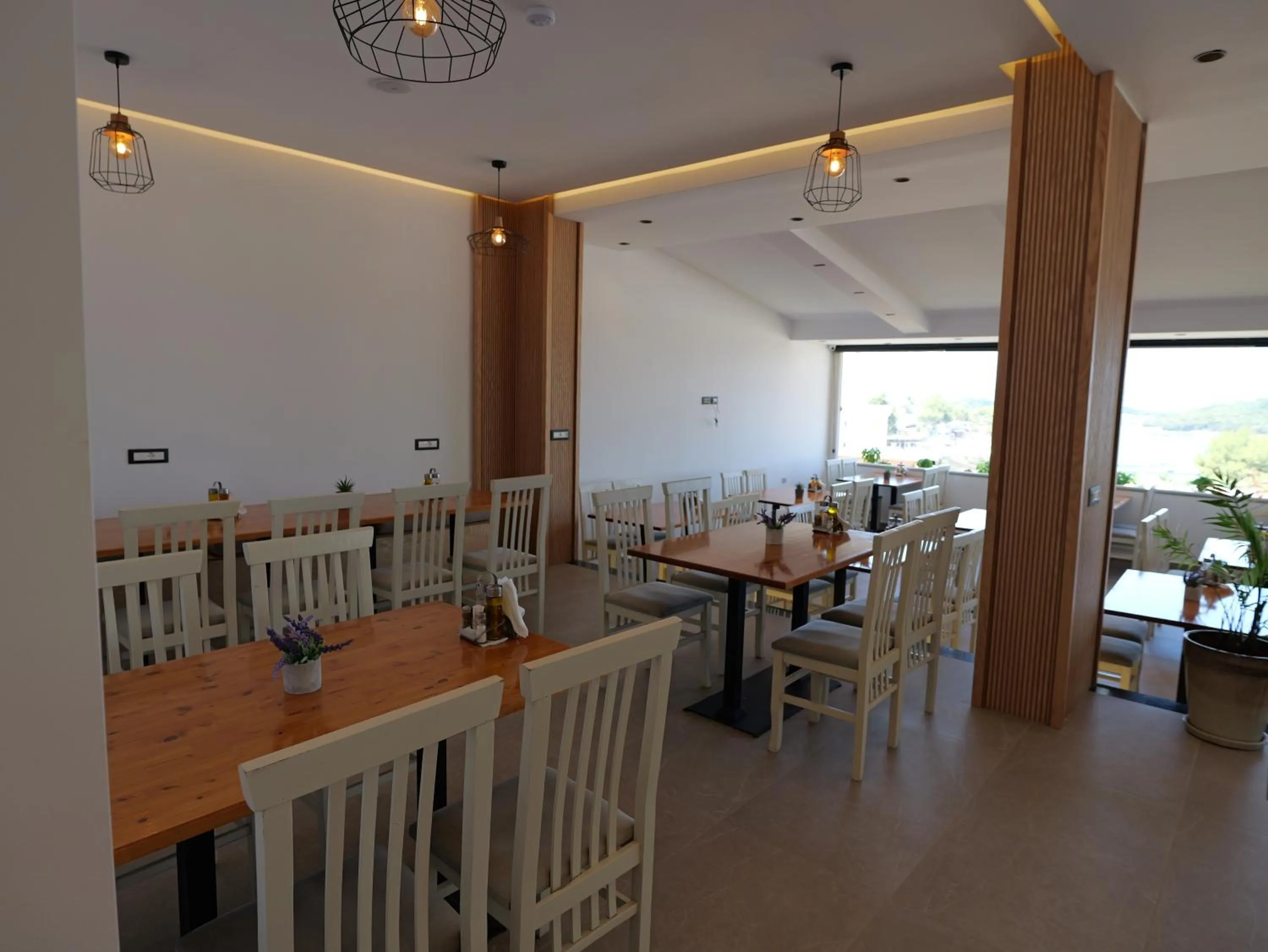 Restaurant/places to eat in Hotel Afa