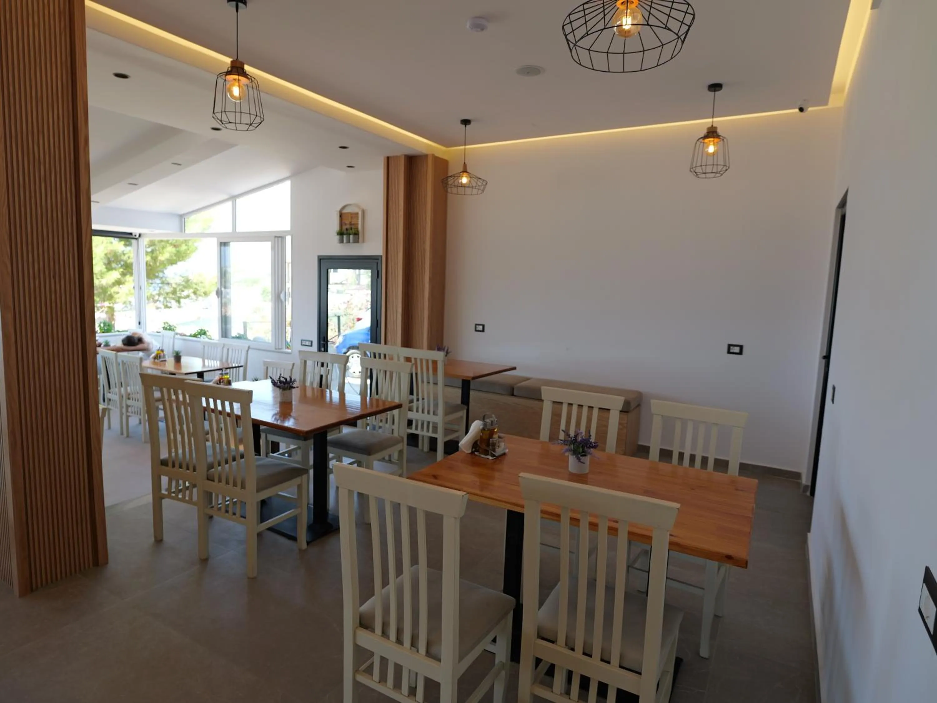 Restaurant/places to eat in Hotel Afa