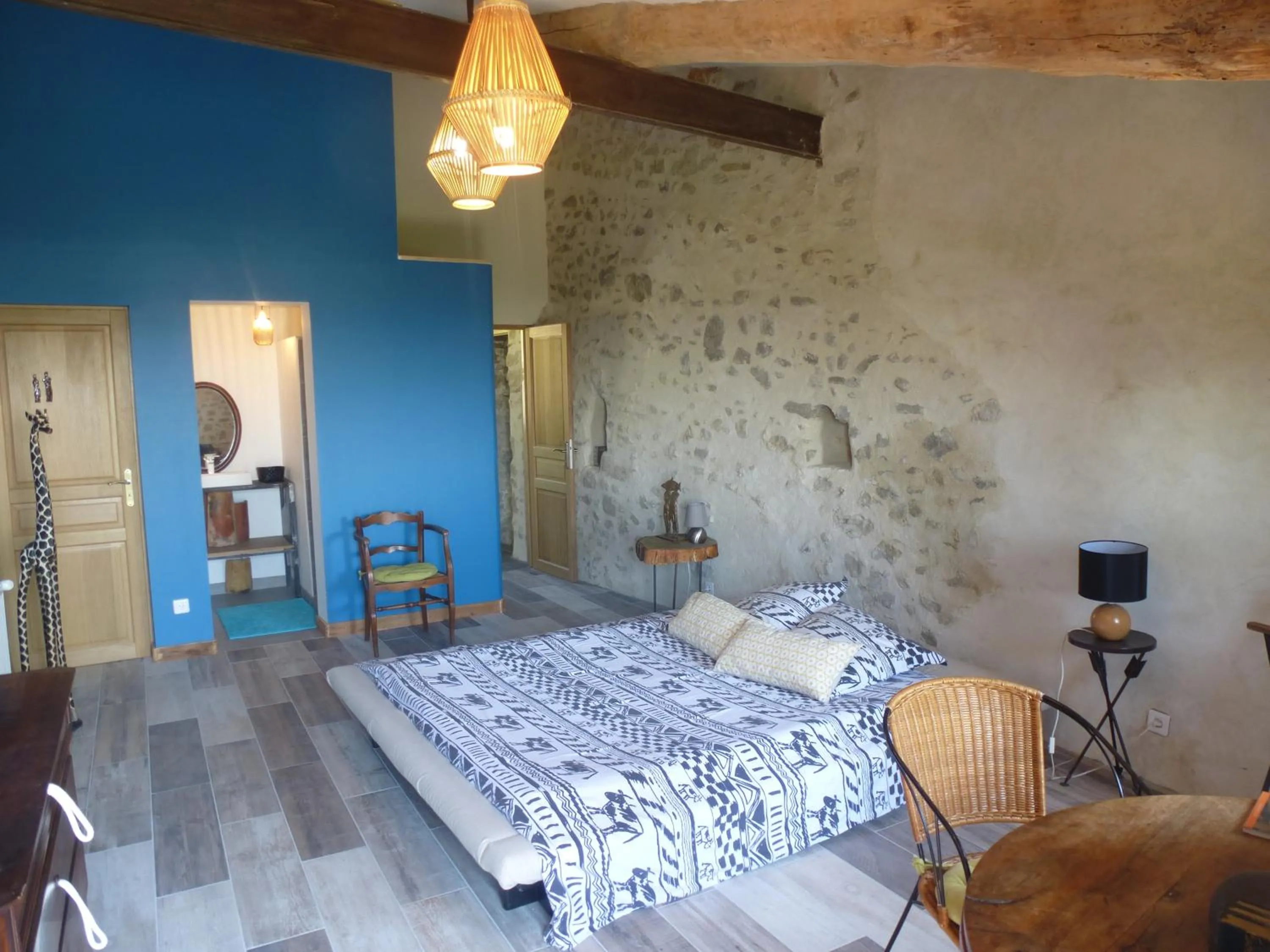 Bedroom, Bed in tempepailla