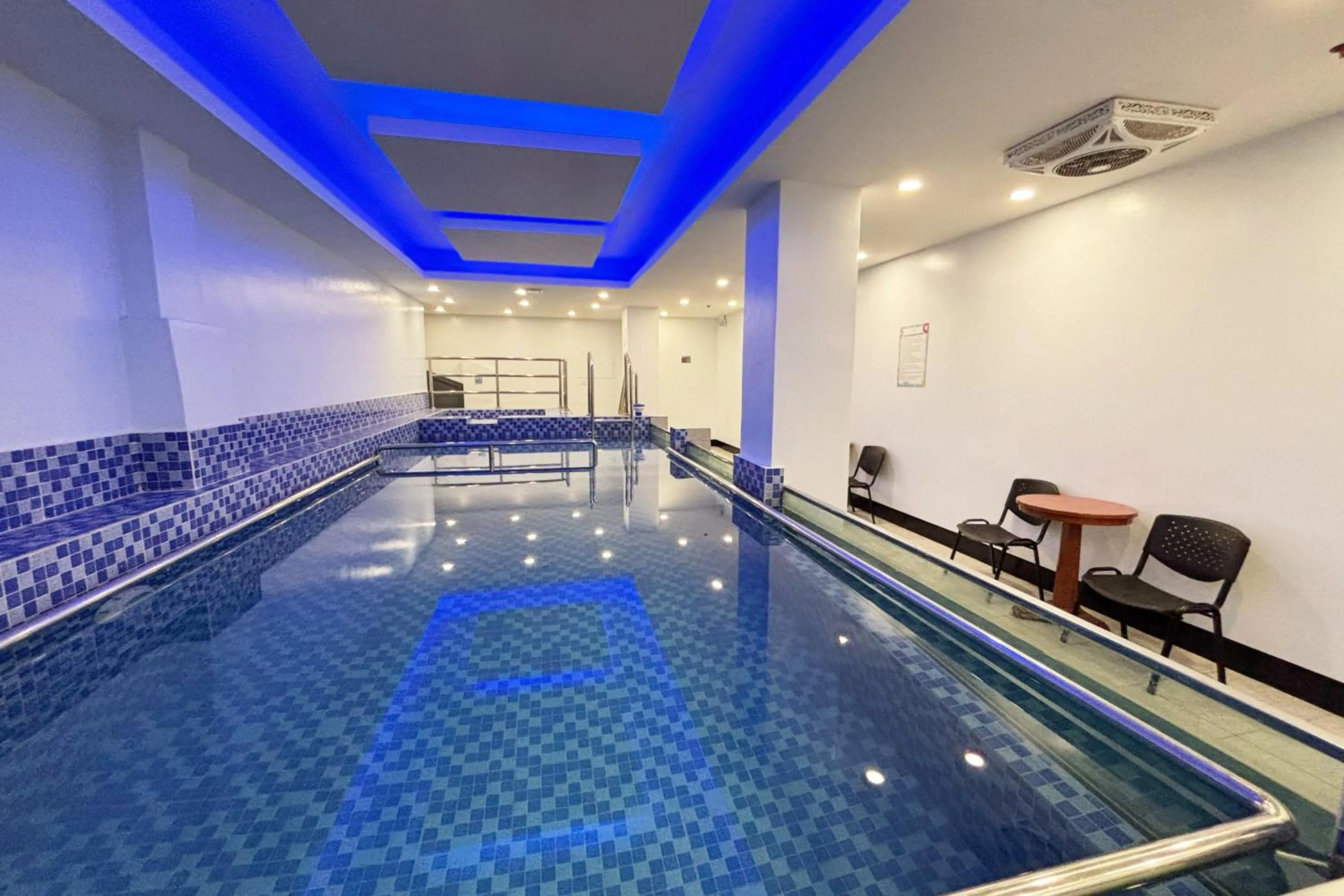 Swimming pool in Tiara Oriental Hotel Makati powered by Cocotel