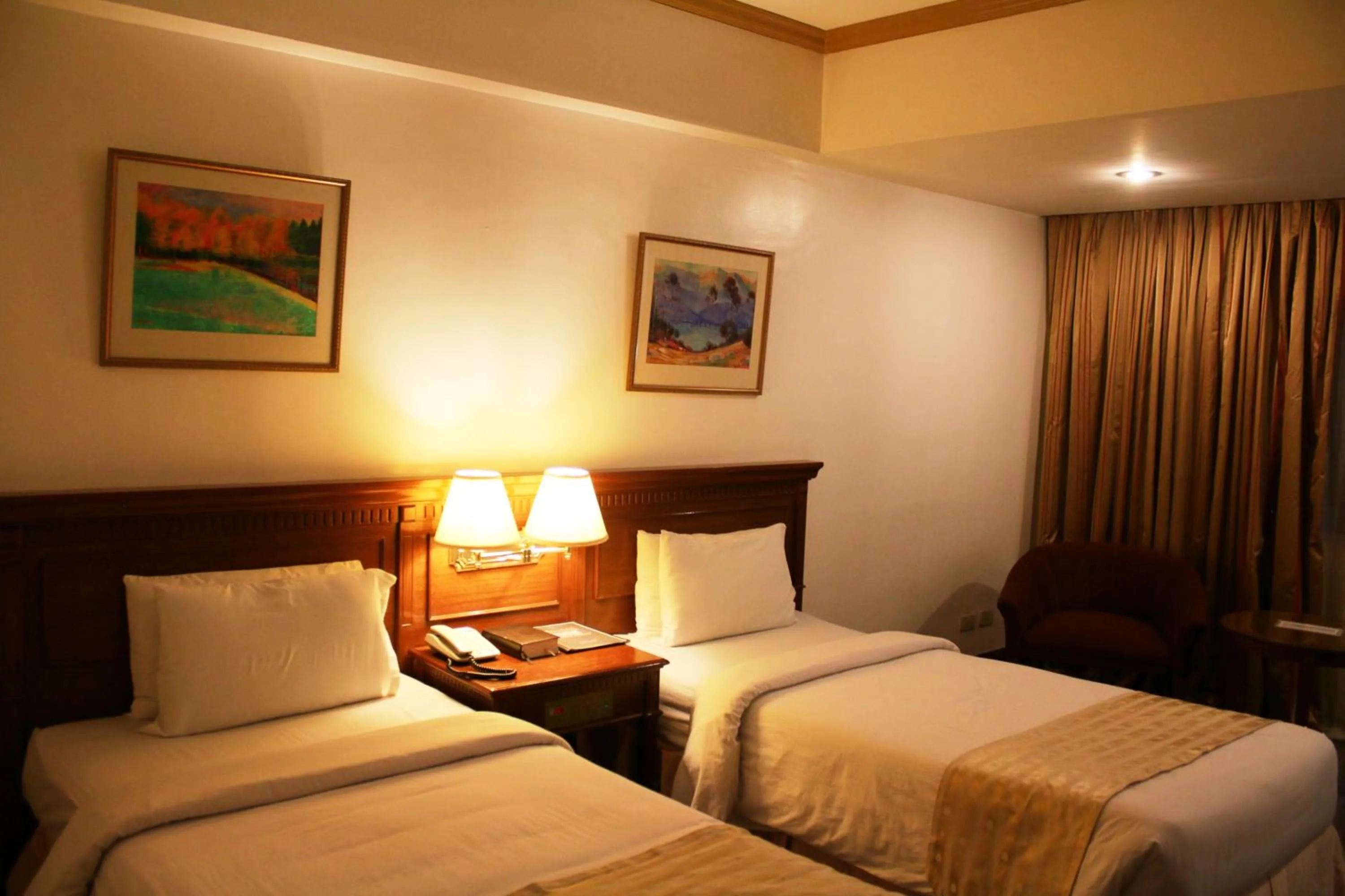 Bed in Tiara Oriental Hotel Makati powered by Cocotel
