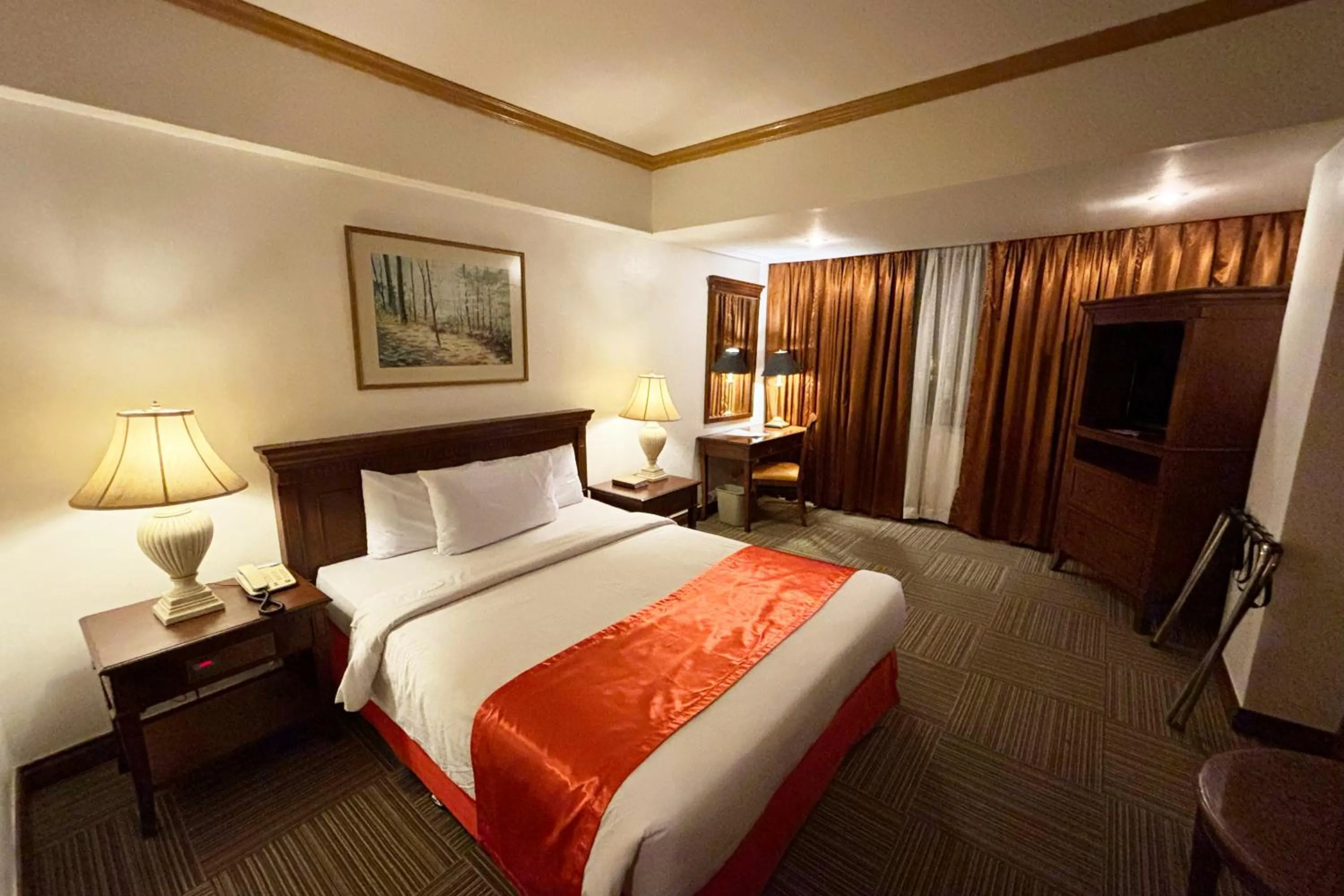Bed in Tiara Oriental Hotel Makati powered by Cocotel