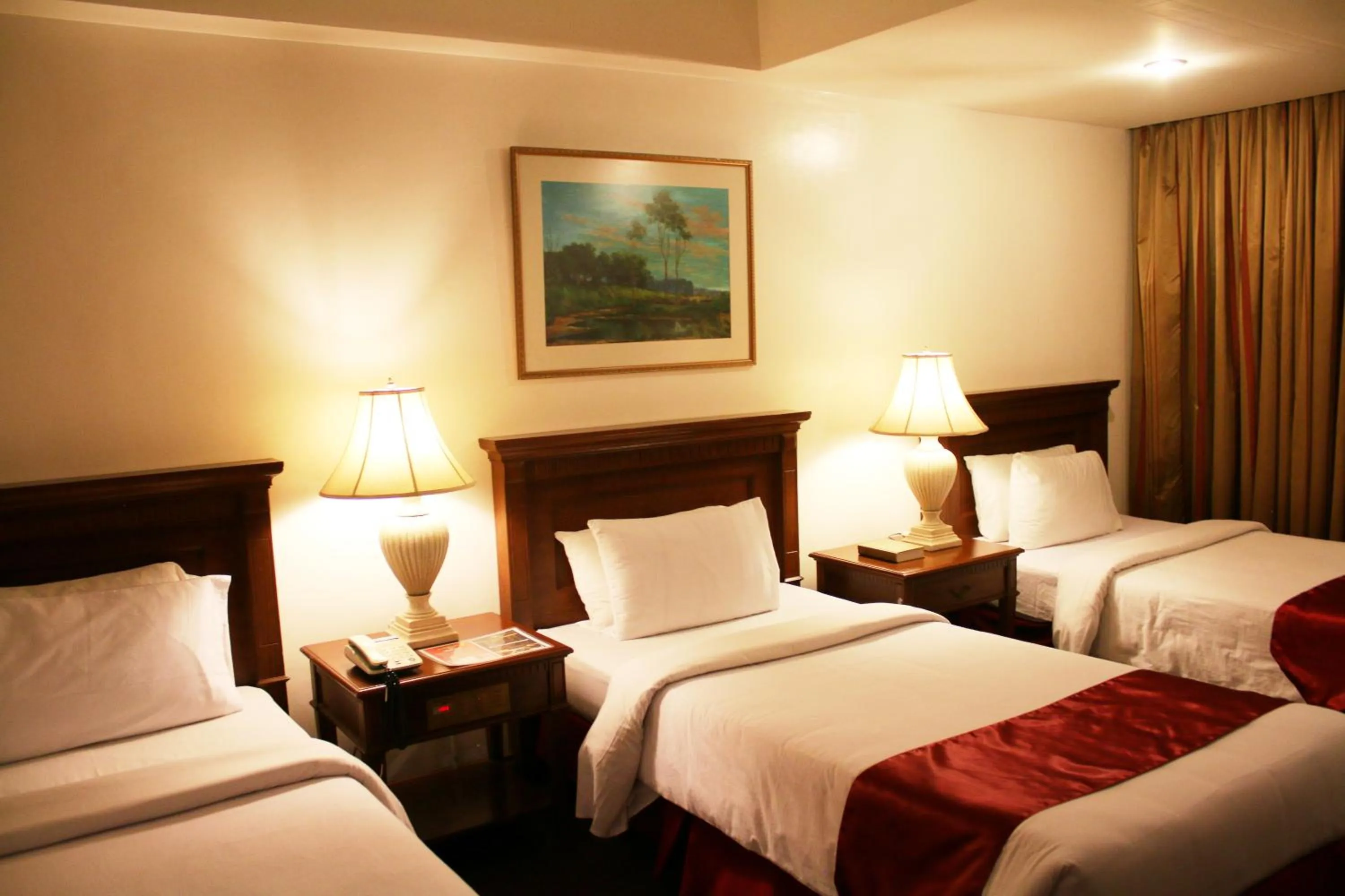 Bed in Tiara Oriental Hotel Makati powered by Cocotel