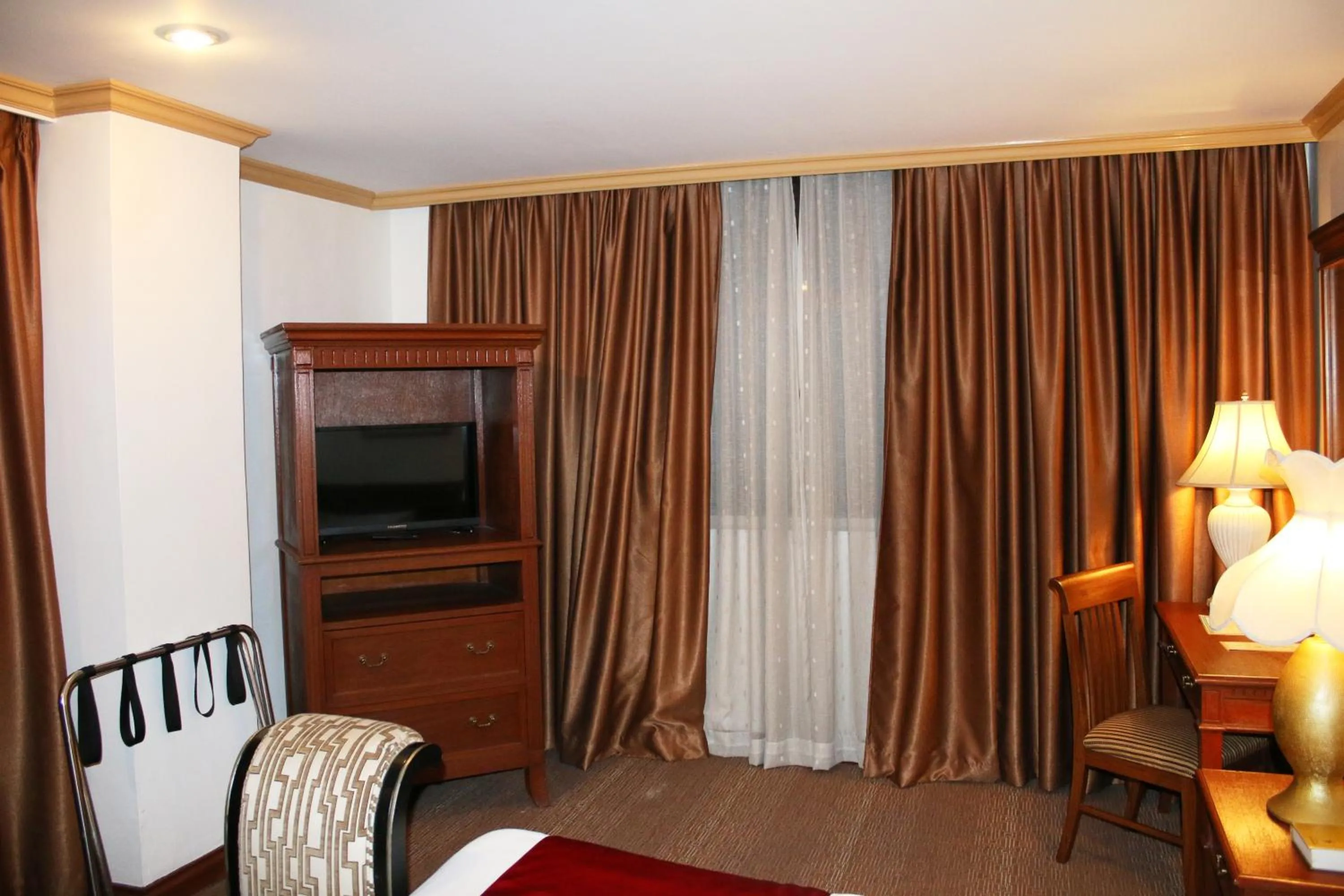 Bed in Tiara Oriental Hotel Makati powered by Cocotel