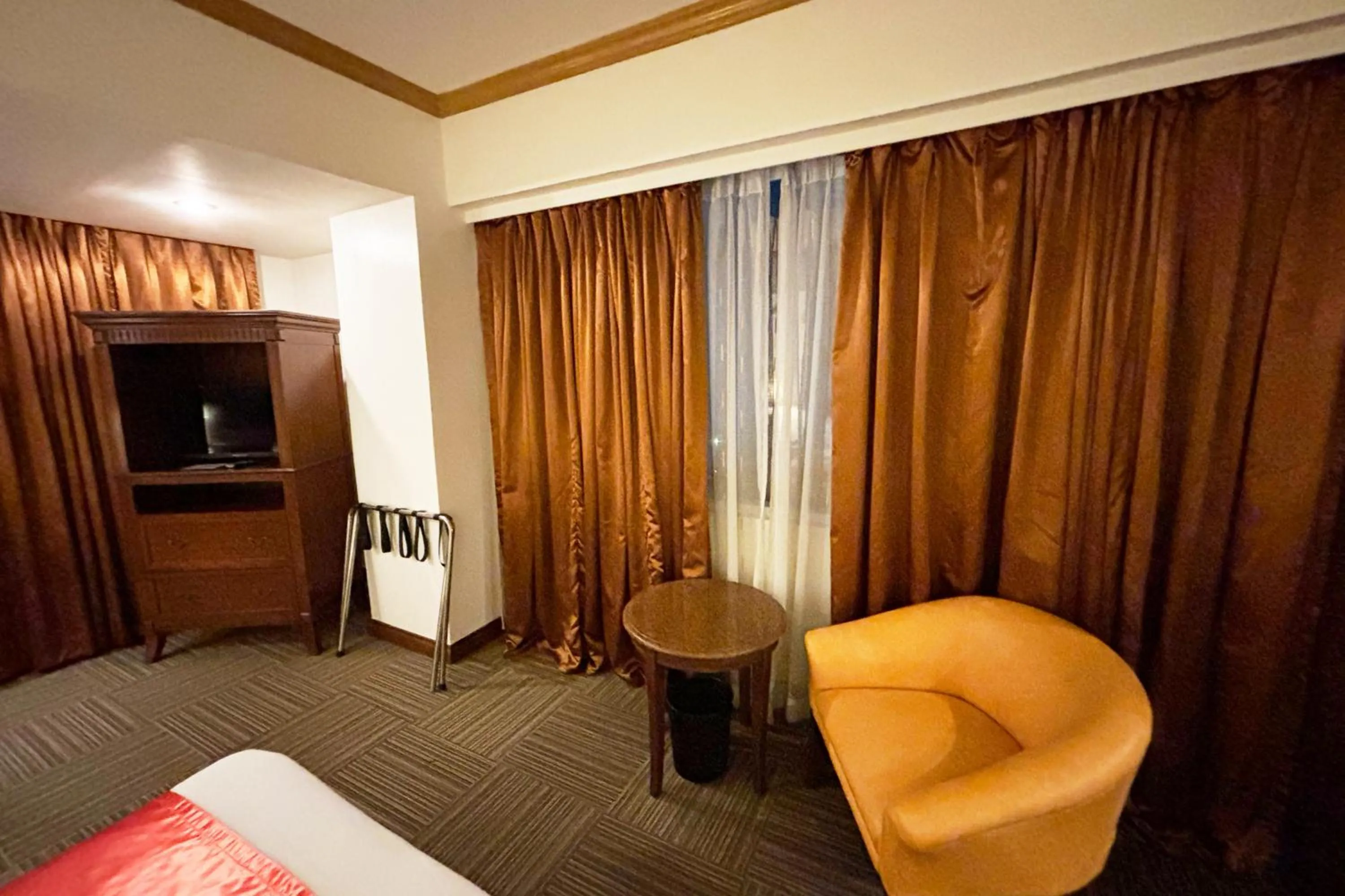 Bed in Tiara Oriental Hotel Makati powered by Cocotel