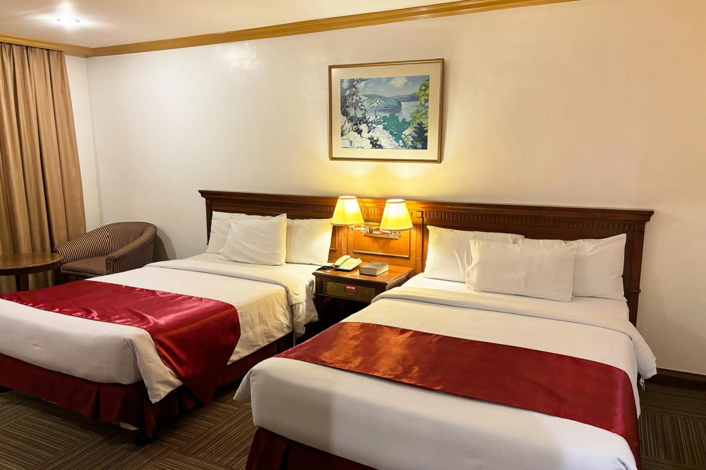 Bed in Tiara Oriental Hotel Makati powered by Cocotel