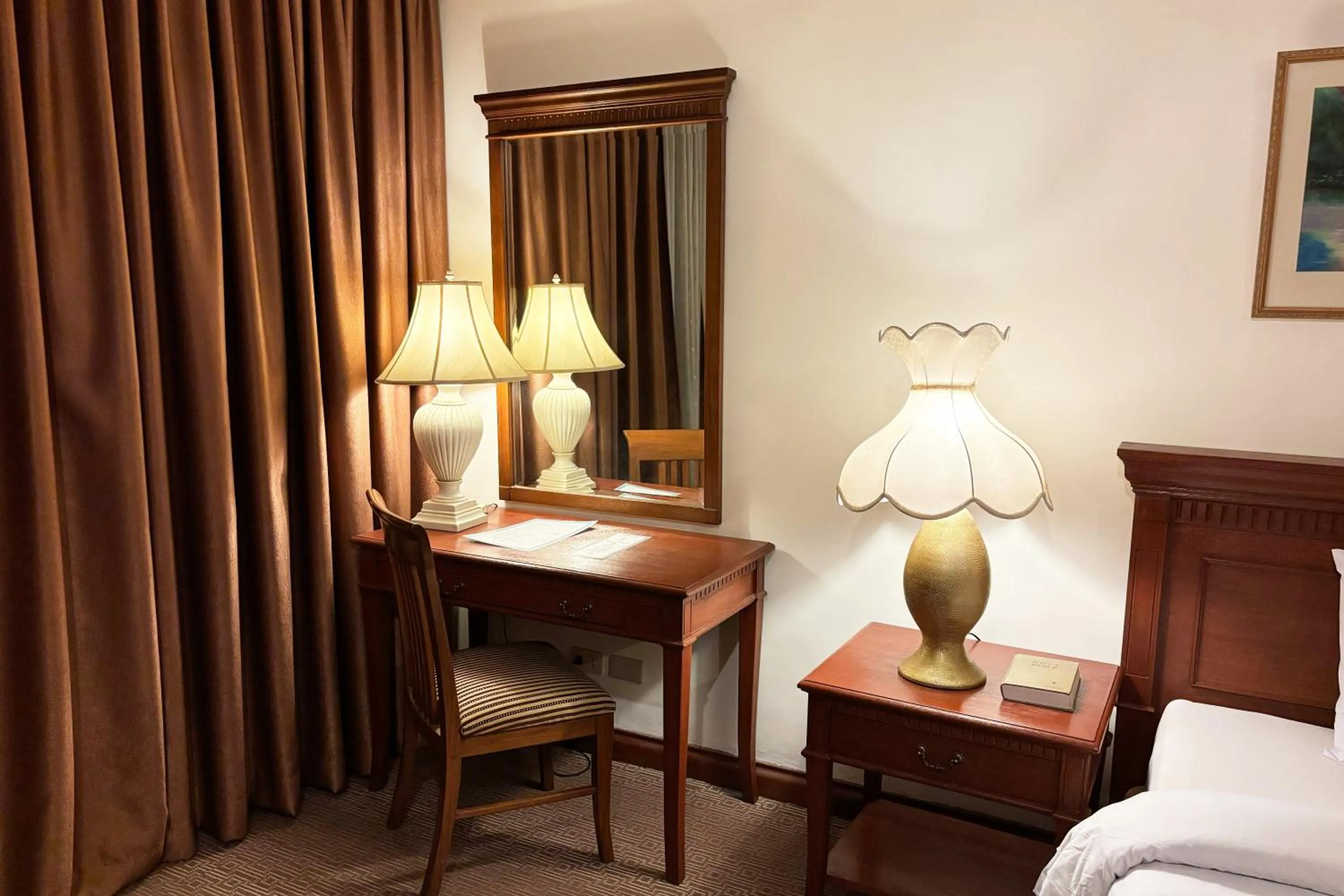 Bed in Tiara Oriental Hotel Makati powered by Cocotel