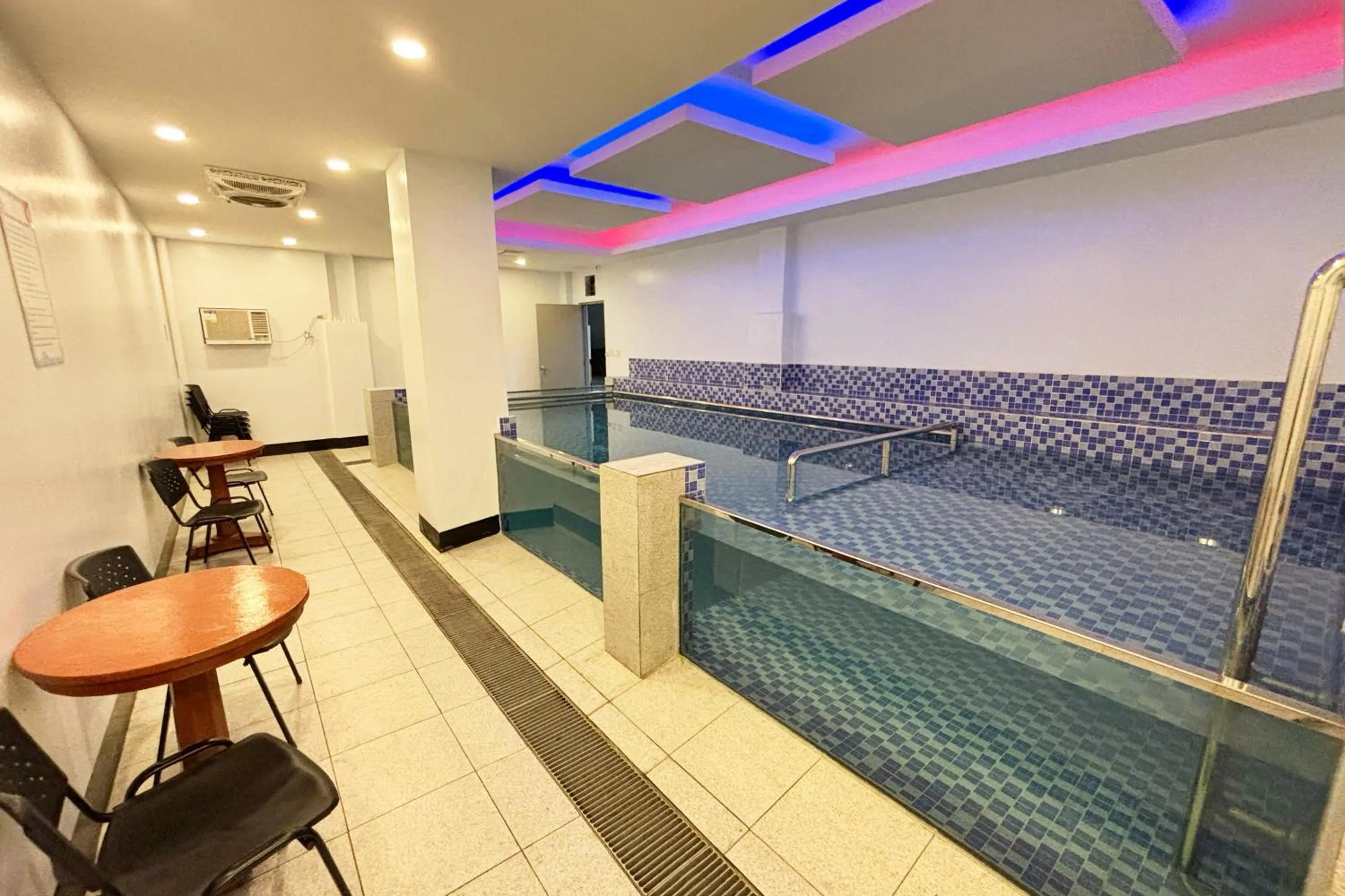 Swimming pool in Tiara Oriental Hotel Makati powered by Cocotel