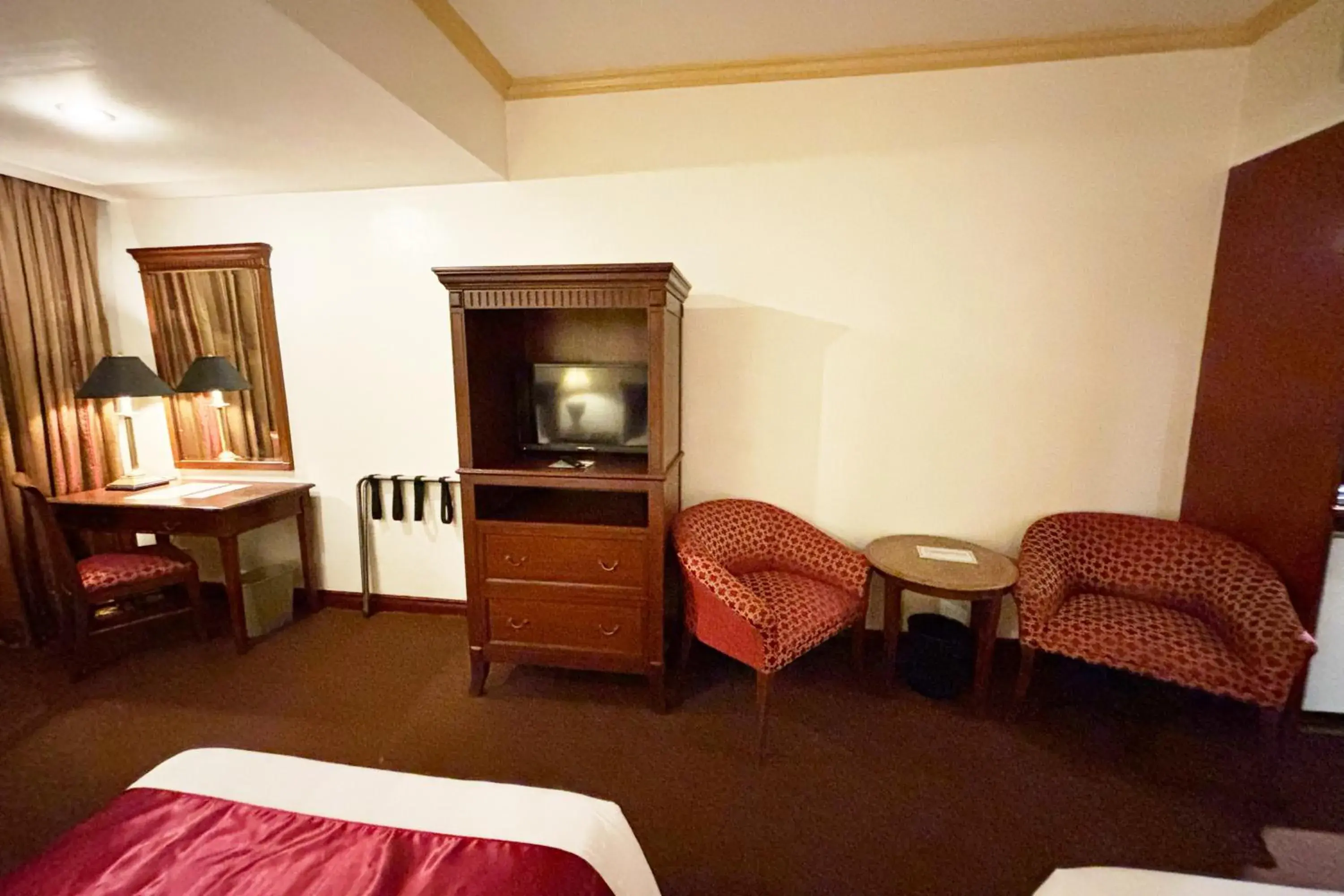 Deluxe Triple Room in Tiara Oriental Hotel Makati powered by Cocotel Deluxe Triple Room in Tiara Oriental Hotel Makati powered by Cocotel