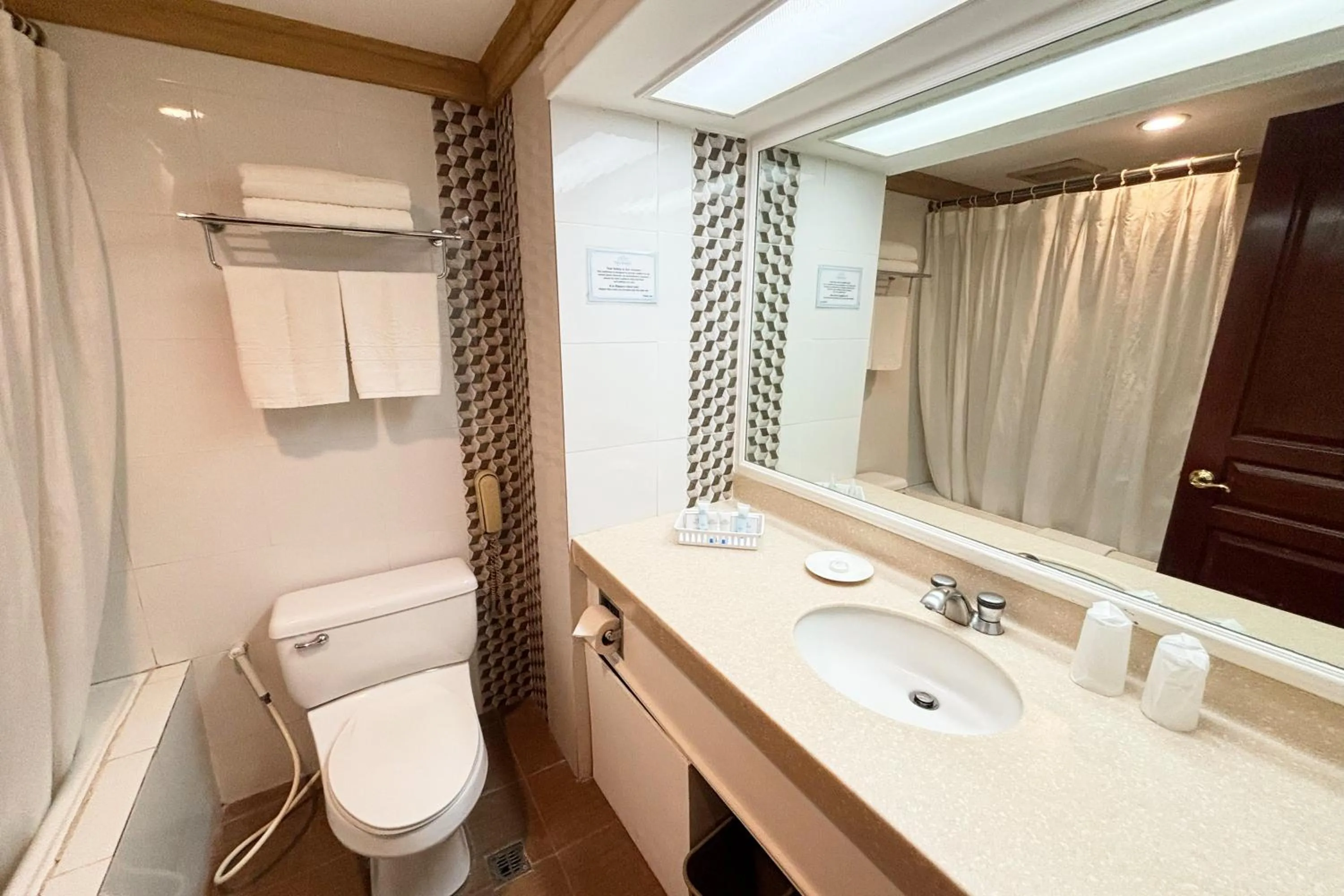 Tiara Oriental Hotel Makati powered by Cocotel