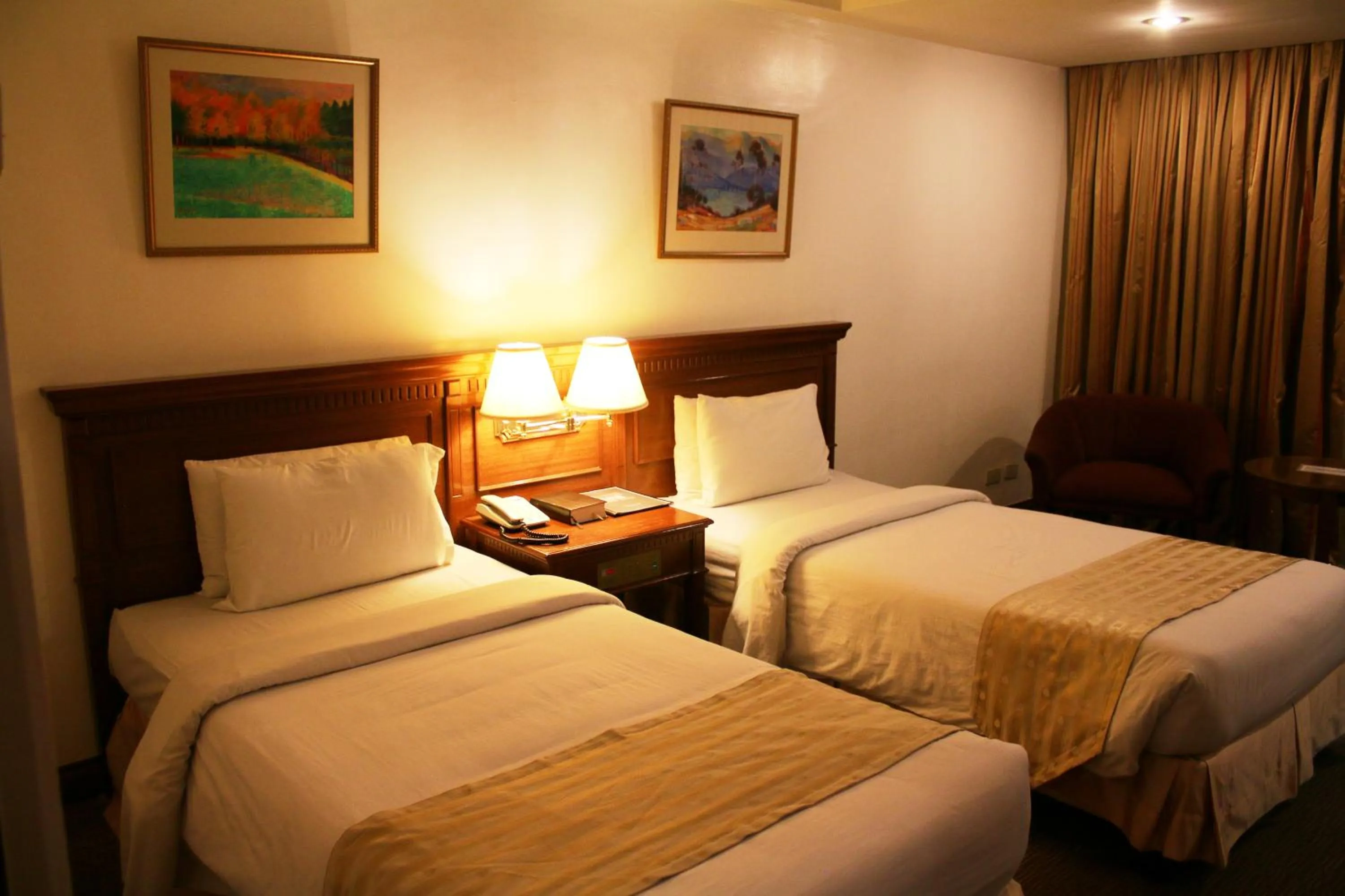 Bed in Tiara Oriental Hotel Makati powered by Cocotel