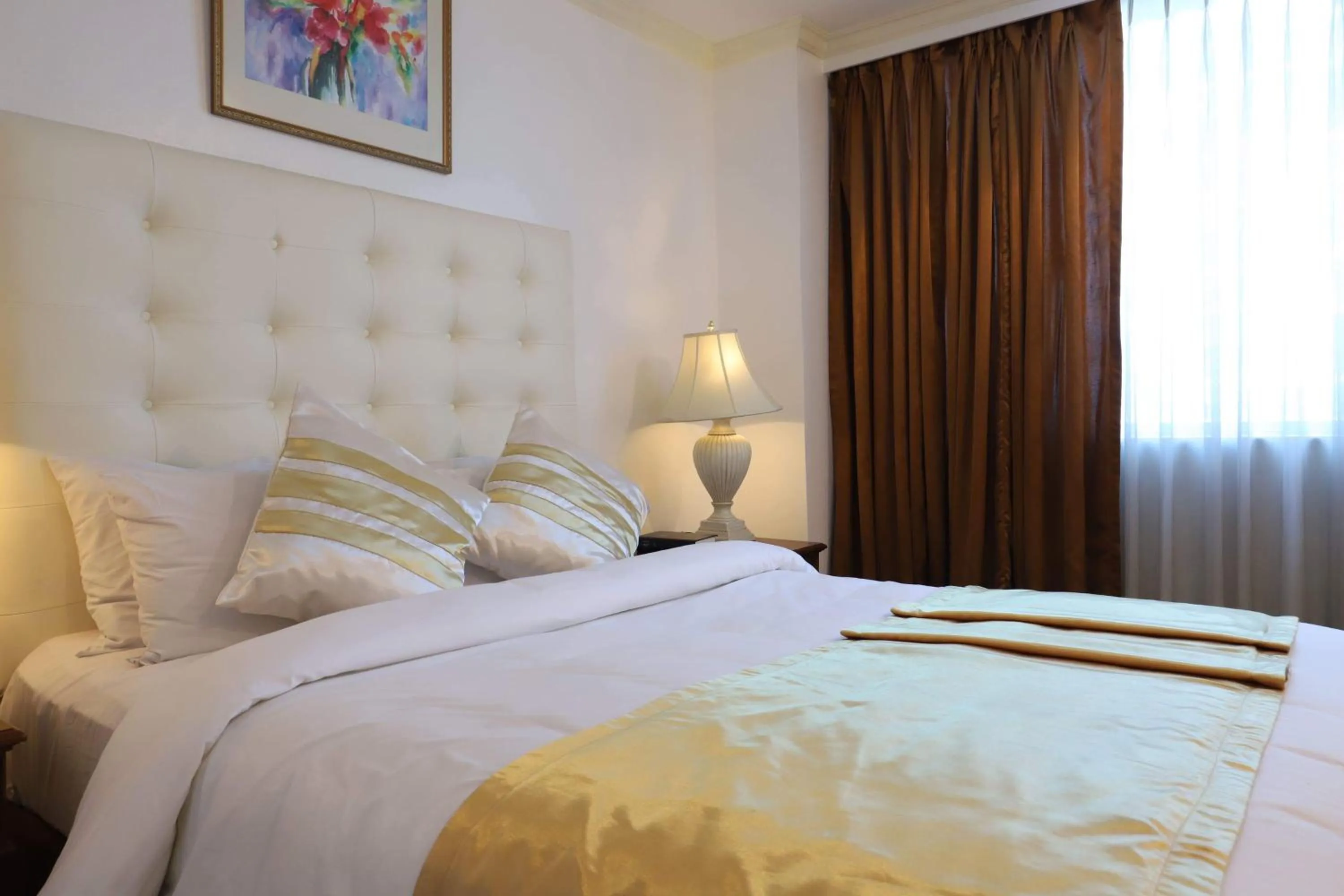 Bed in Tiara Oriental Hotel Makati powered by Cocotel