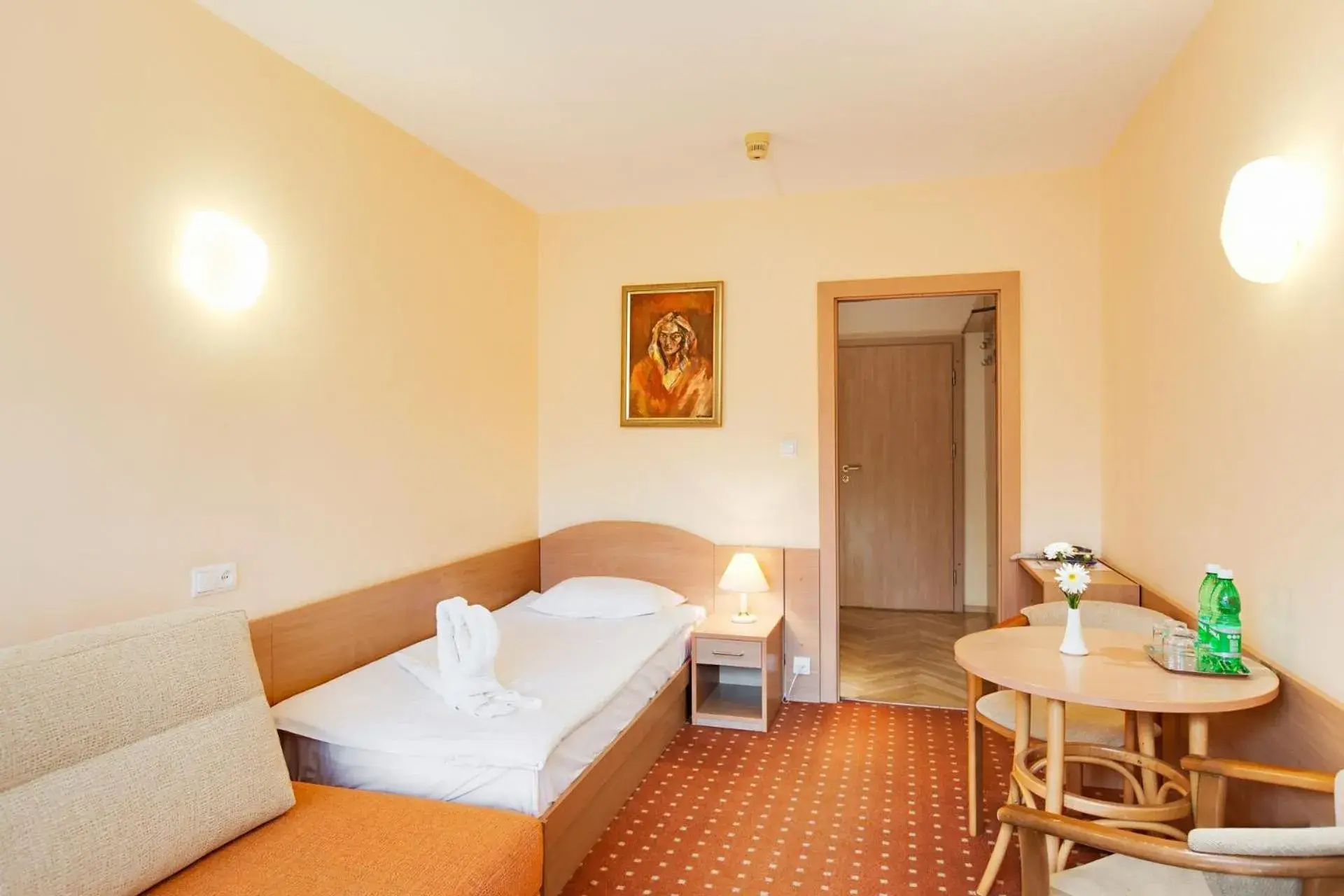 Economy Double Room in Hotel Perła Południa Economy Double Room in Hotel Perła Południa