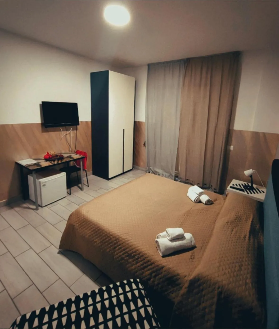 Bed in Neapolis center