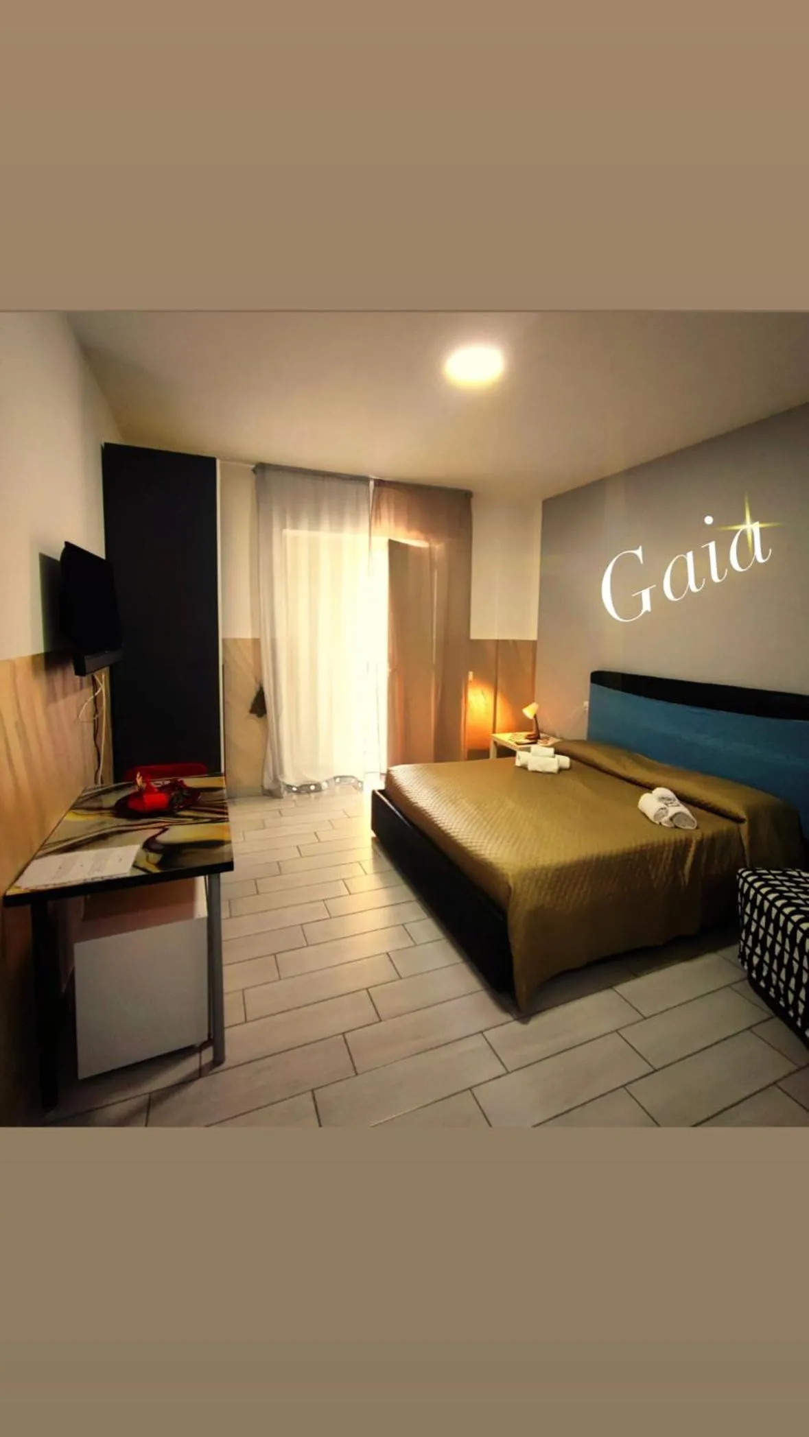 Bed in Neapolis center