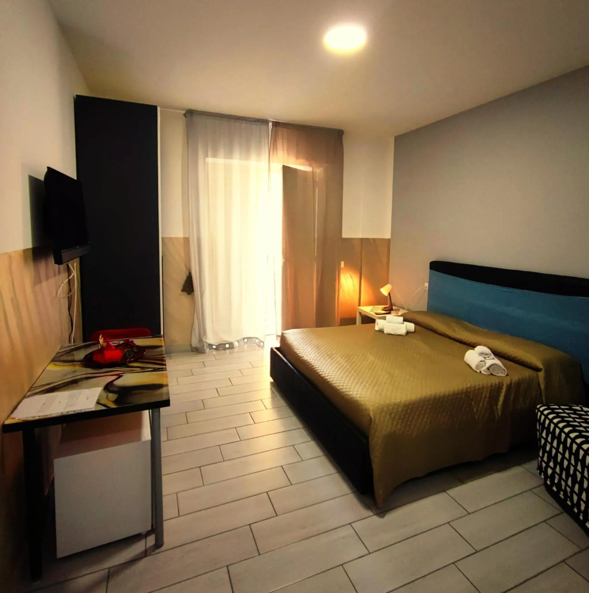 Bed in Neapolis center