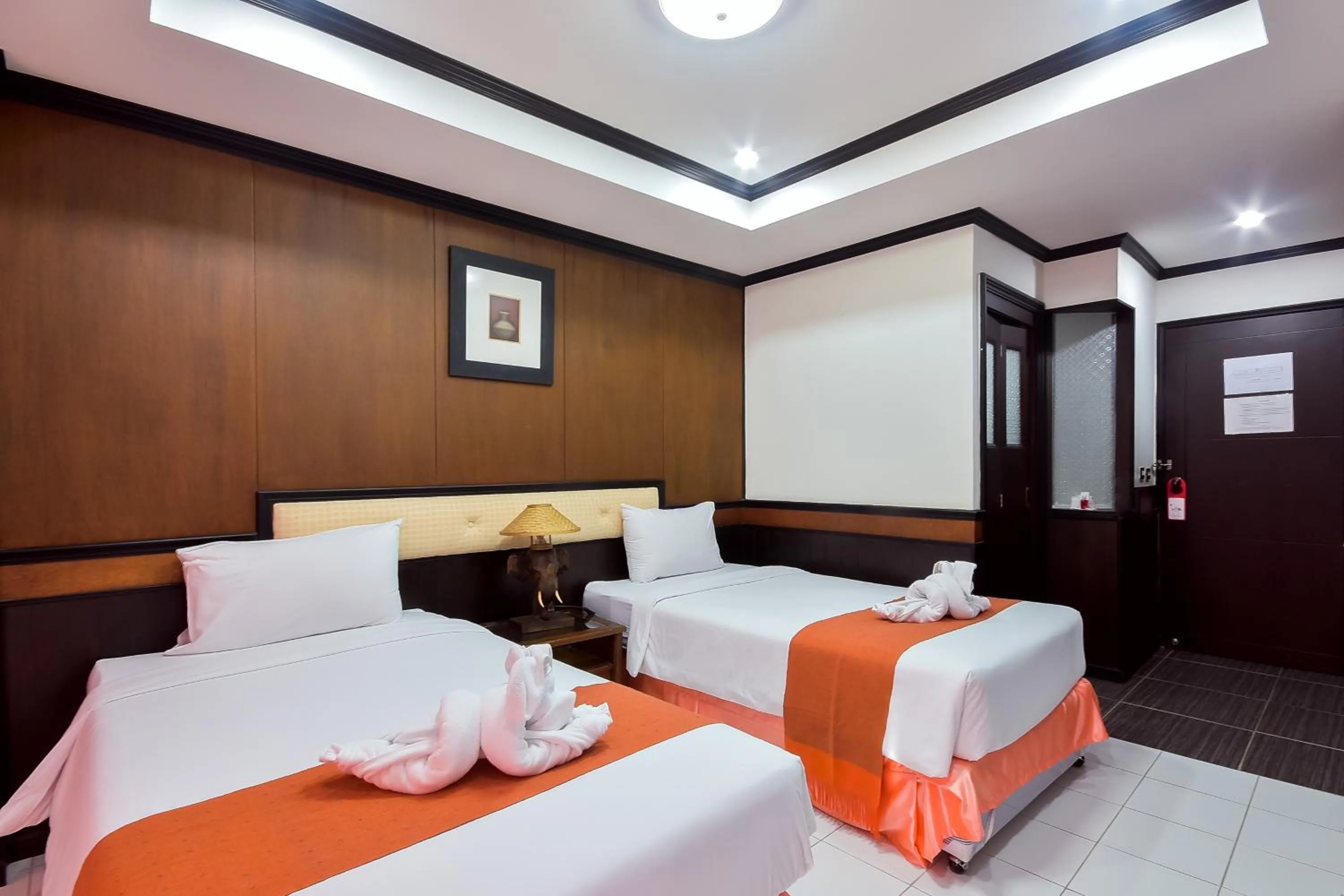 Photo of the whole room, Bed in Season Palace Huahin Hotel