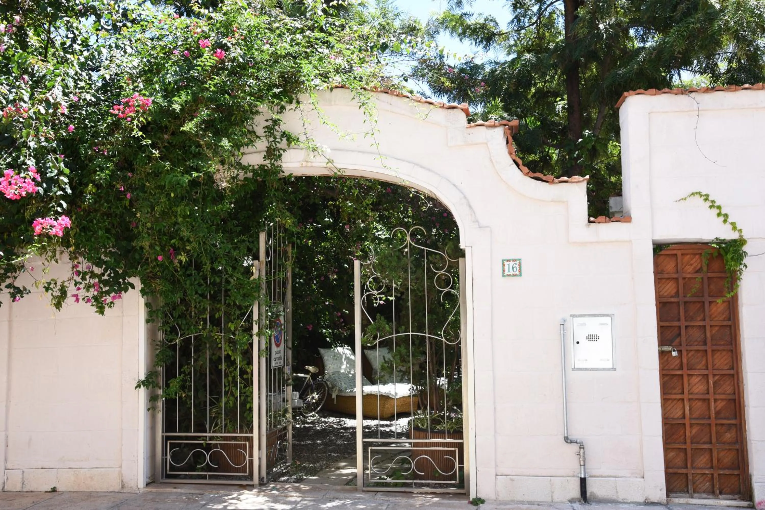 Facade/entrance in B&B Al Vecchio Glicine