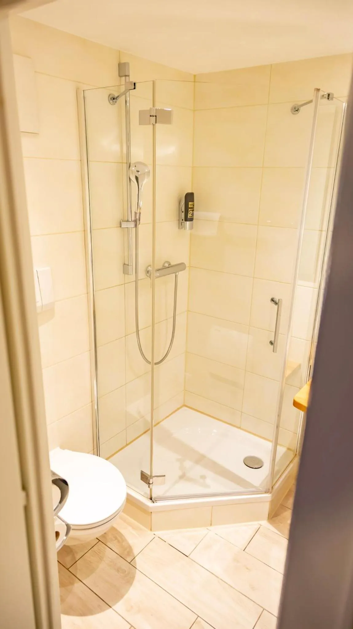 Bathroom in Hotel Löwen-Weinstube