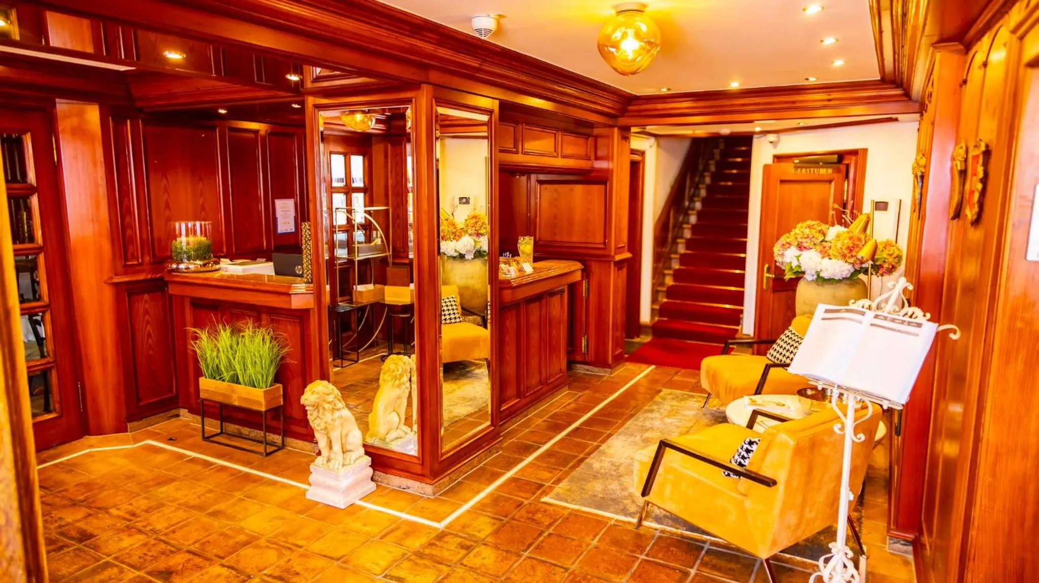 Lobby or reception in Hotel Löwen-Weinstube