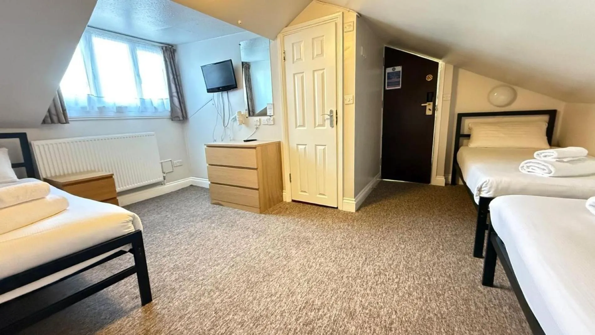 Standard Triple Room in Lords Hotel