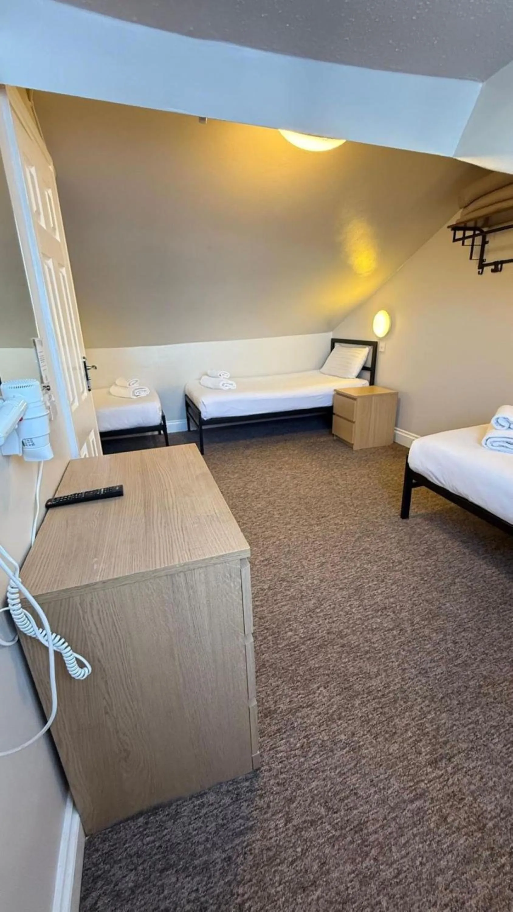 Bedroom, Bed in Lords Hotel