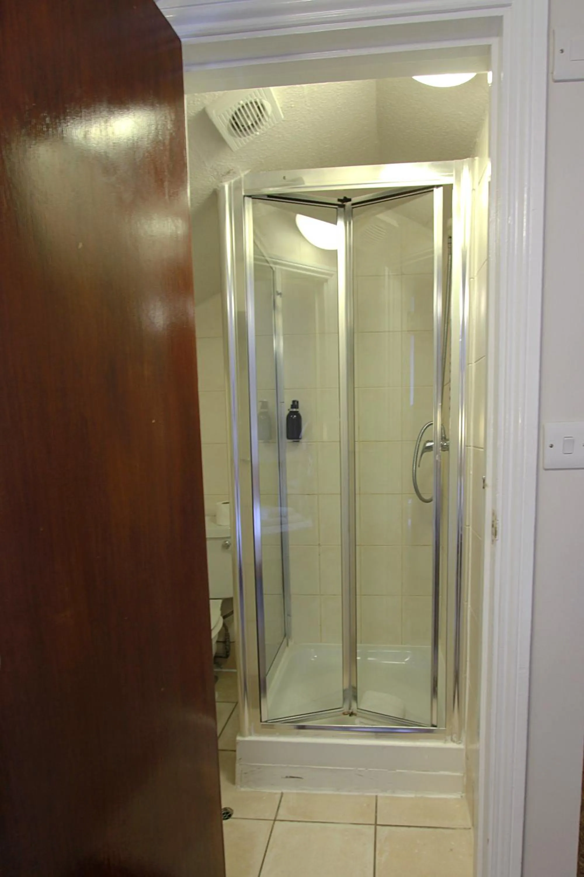 Bathroom in Lords Hotel