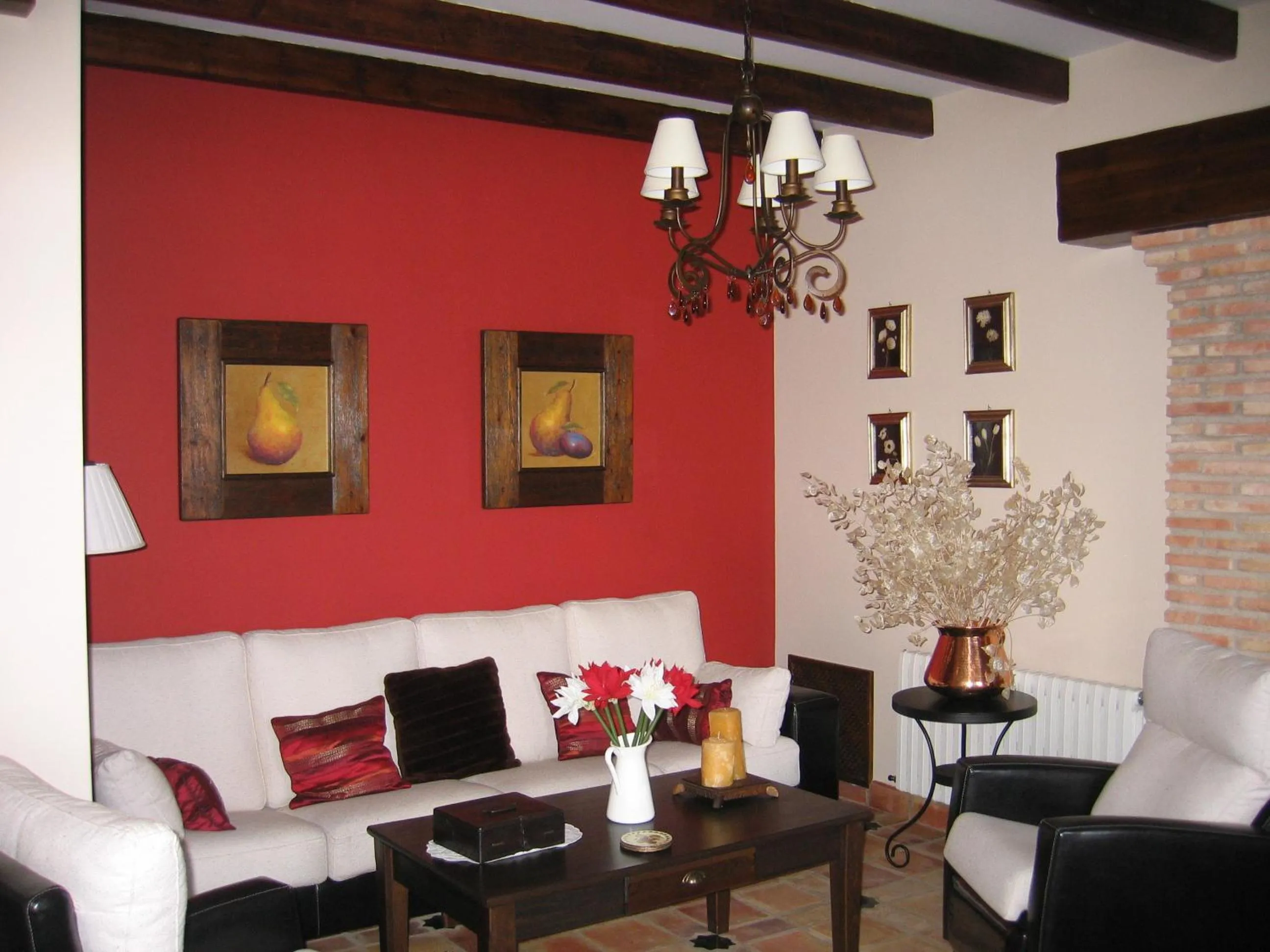 Living room in Hotel de Montaña Cueva Ahumada