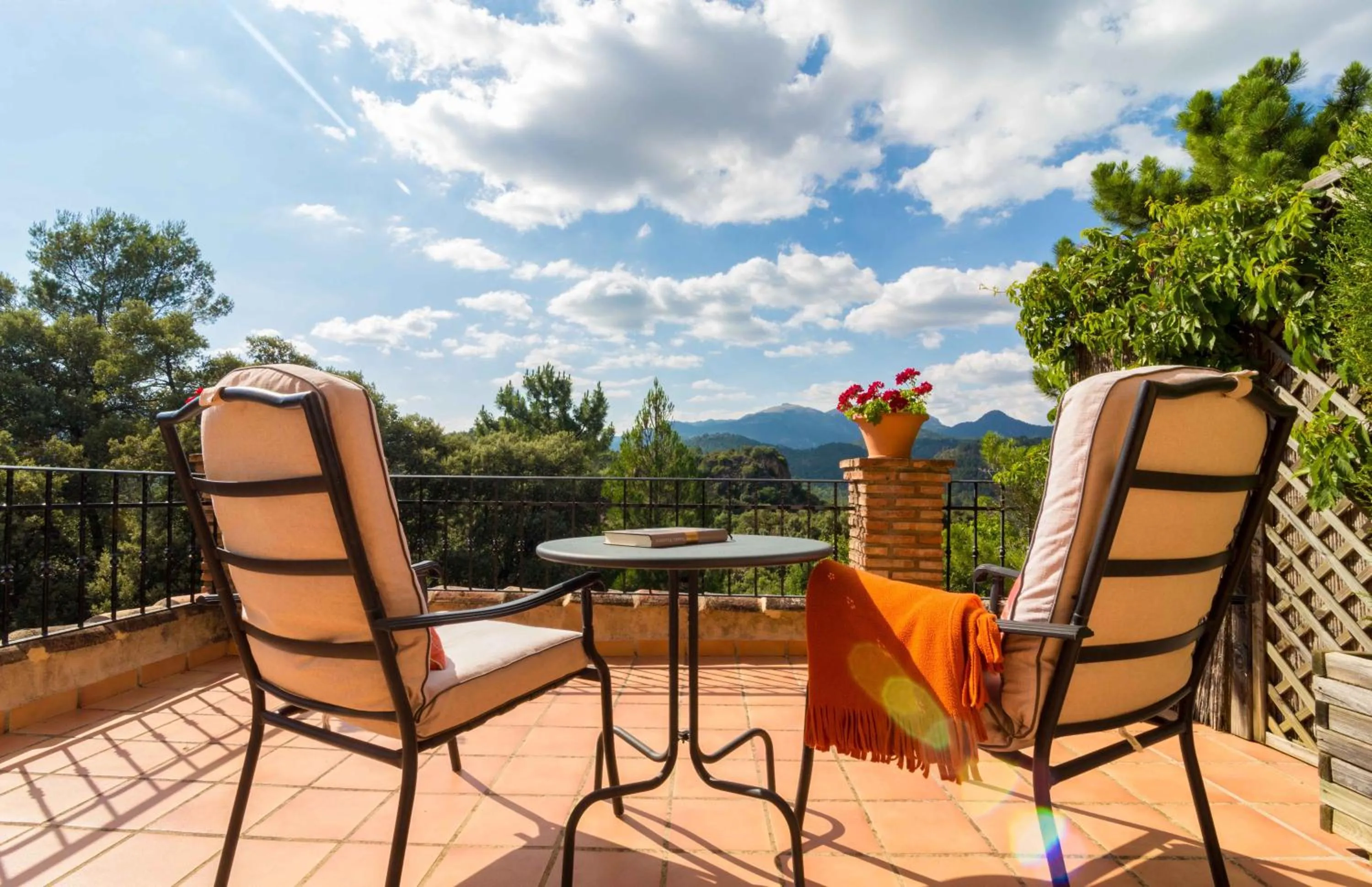 Balcony/Terrace in Hotel de Montaña Cueva Ahumada